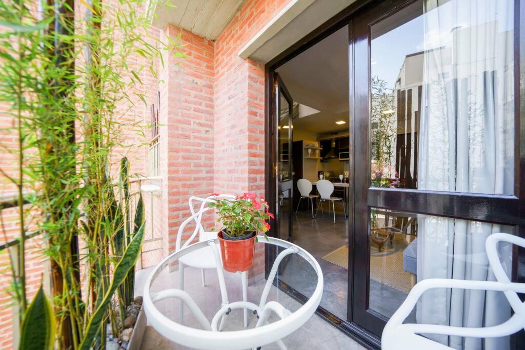 Beautiful loft with garden view with service