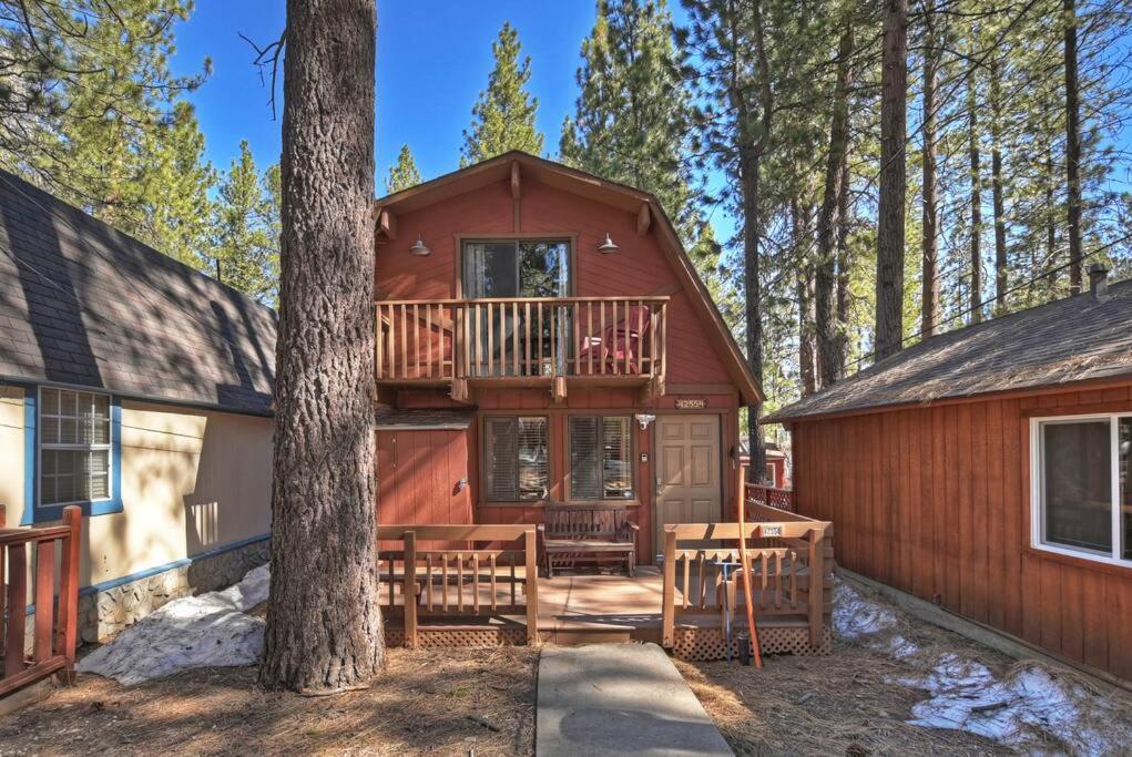 Treehouse Retreat Moonridge view 3