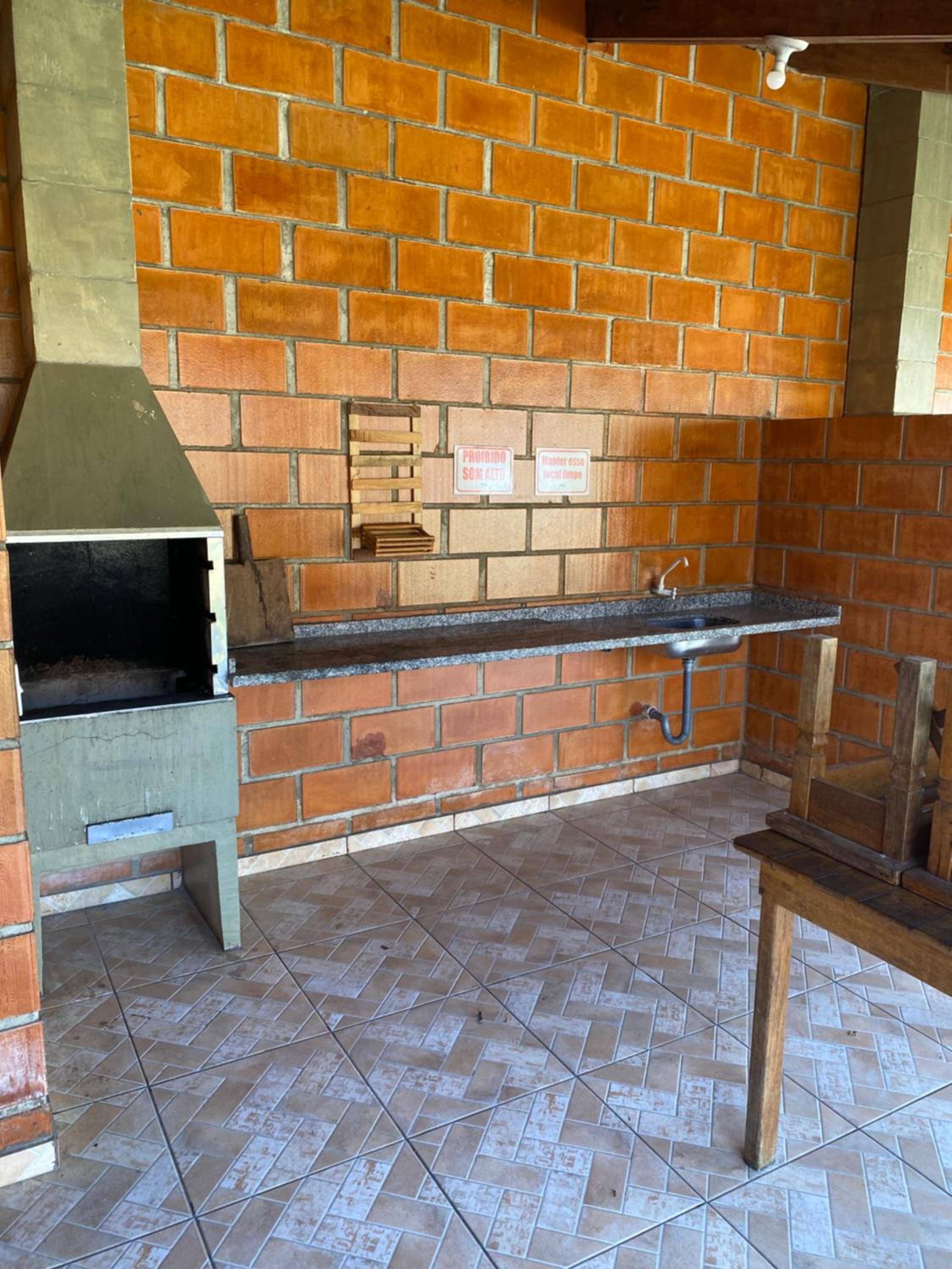 Apartamento a 250 metros da Praia do Sapê e Maranduba - Piscina e Ar condicionado