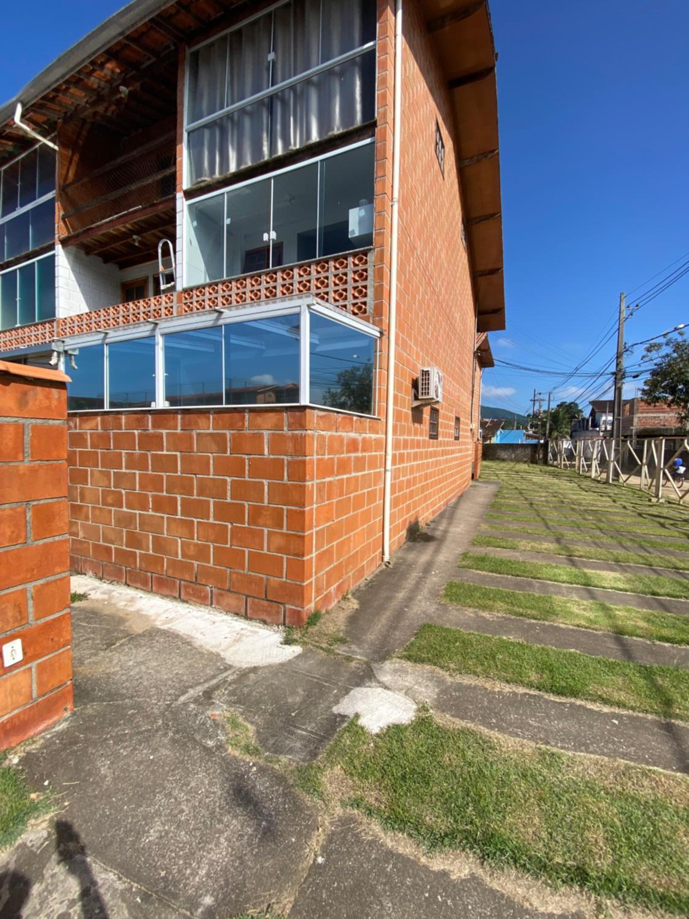 Apartamento a 250 metros da Praia do Sapê e Maranduba - Piscina e Ar condicionado