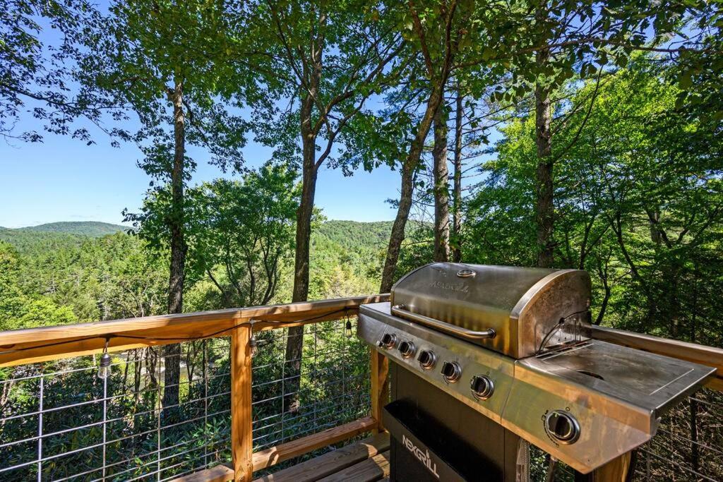 Treehouse Cabin with Mountain, River Views and Arcades view 3