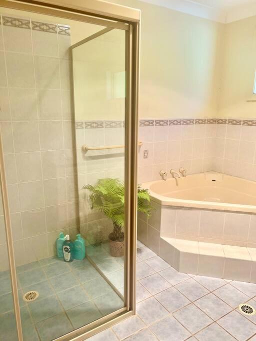 FantaSea In Ettalong Beach - 700m to the Beach