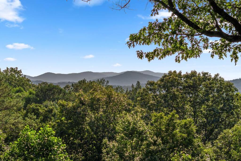 Story Book Cabin with Mountain Views, Game Cave, Hot Tub and Close to Downtown view 4