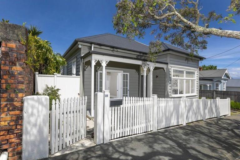 Petite France in Devonport — Auckland