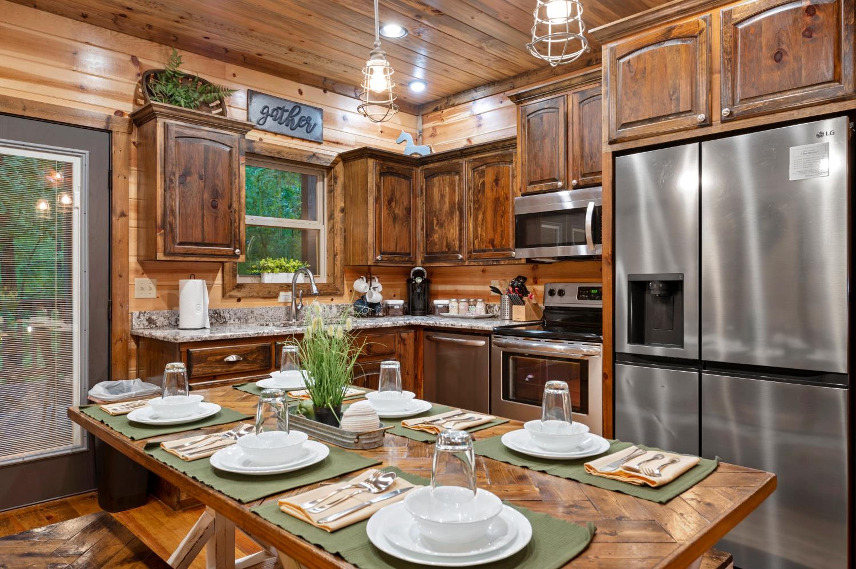 King Suite! Hot Tub, Arcade Games, L2 EV, Fire Pit, Kids Playset, Ping Pong, Dog Friendly view 4