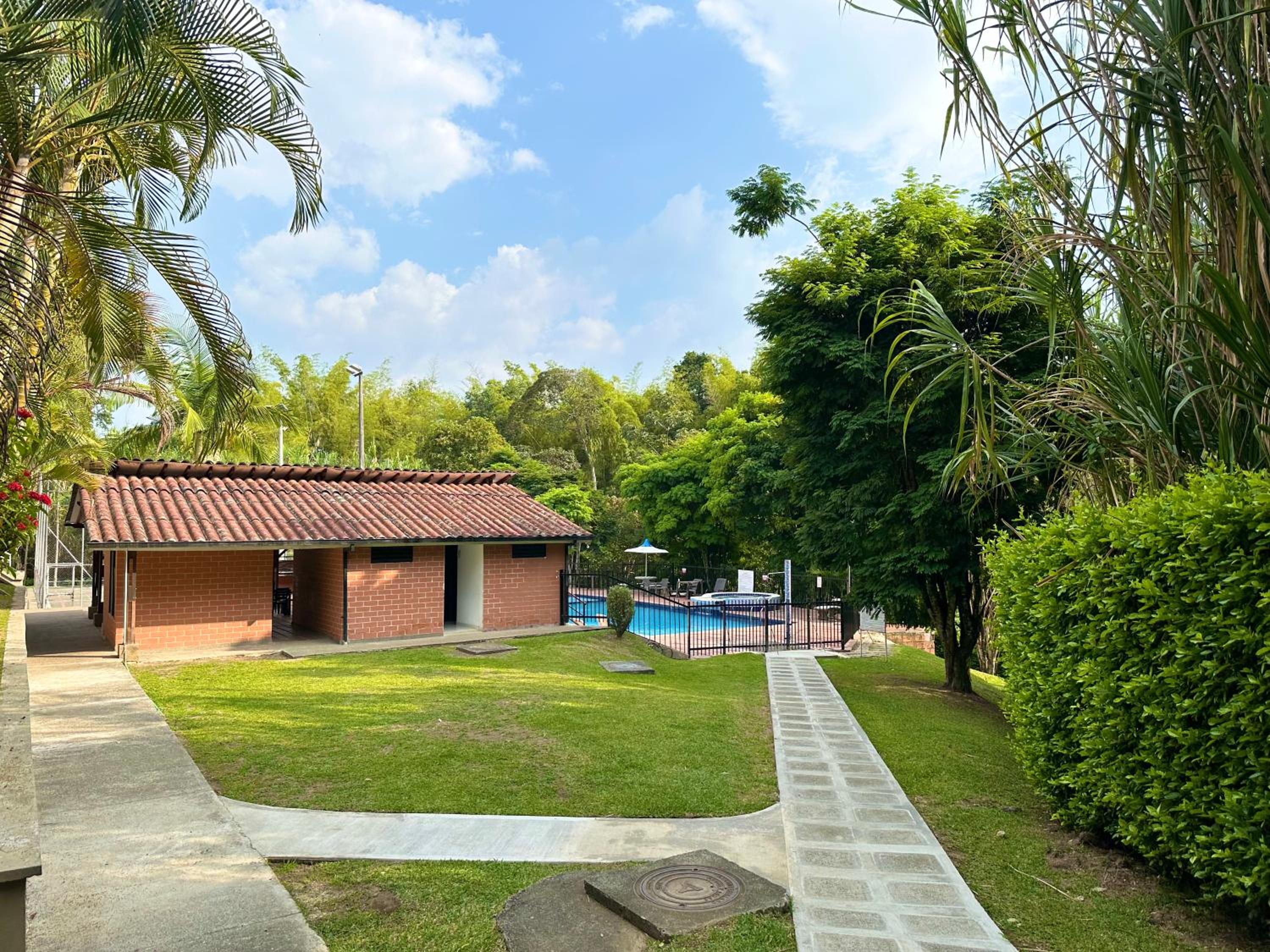 Hermosa Casa Ideal Para Familias Con Piscina En Pereira