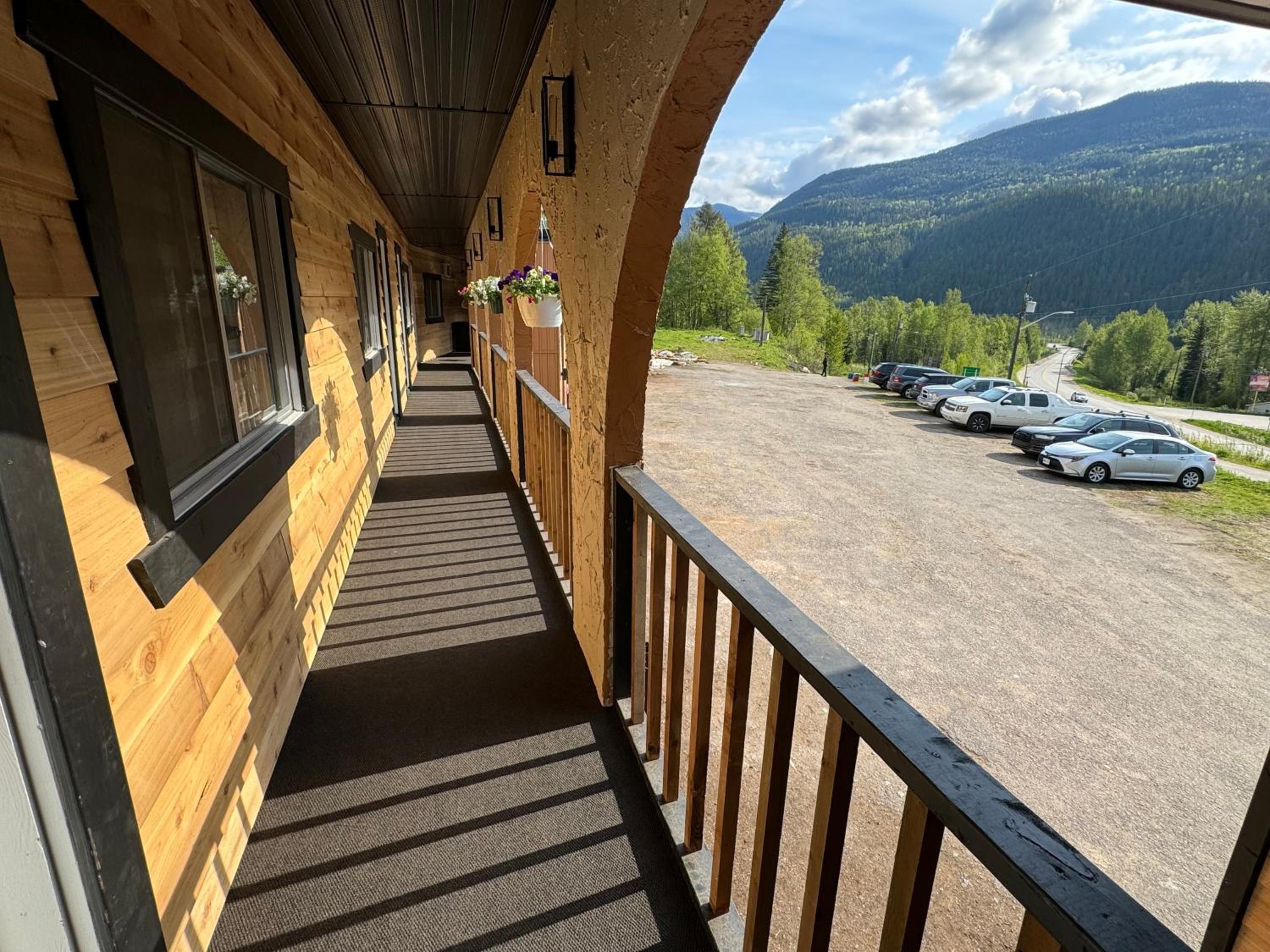 Avola Mountain Lodge