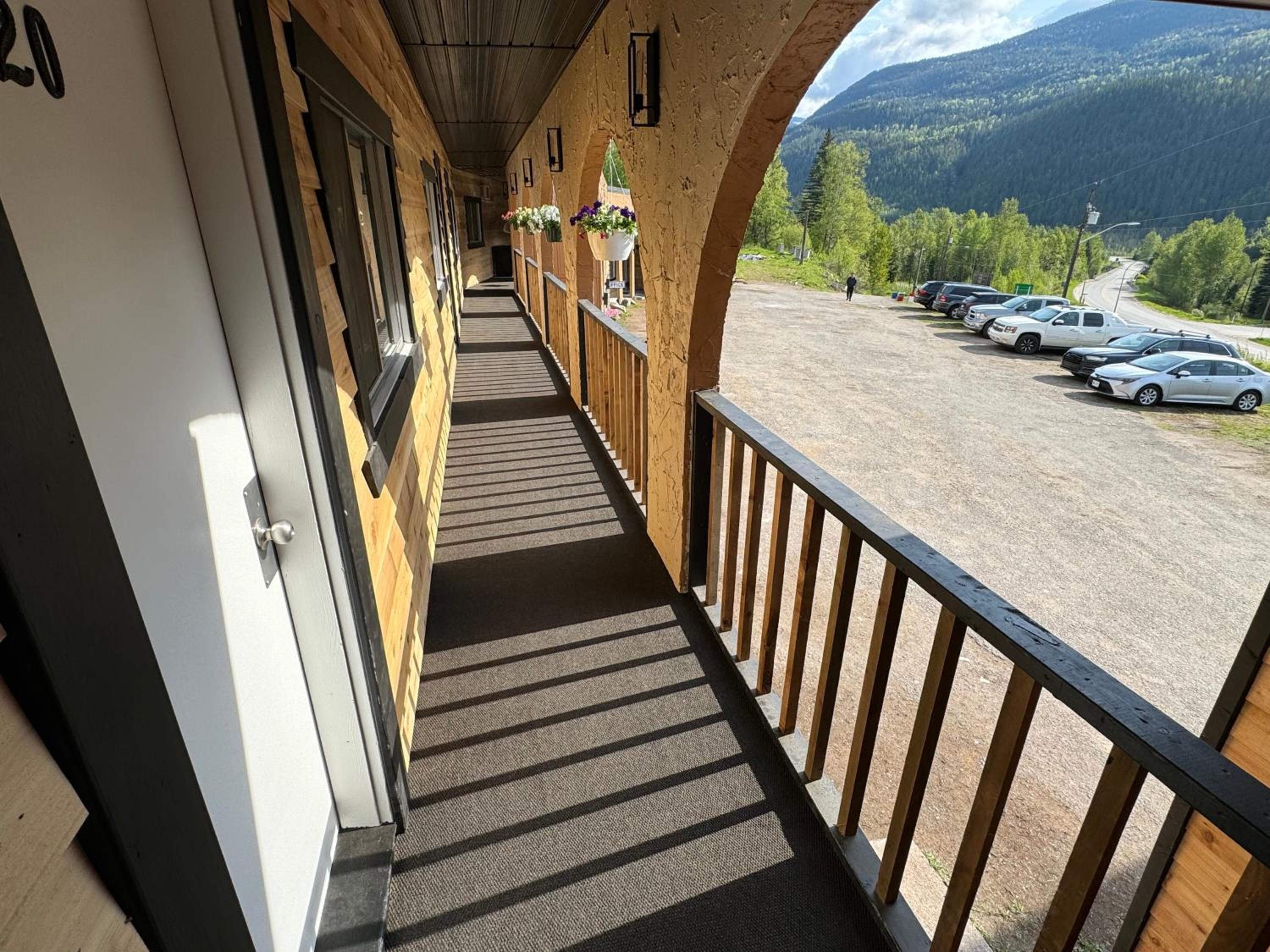 Avola Mountain Lodge