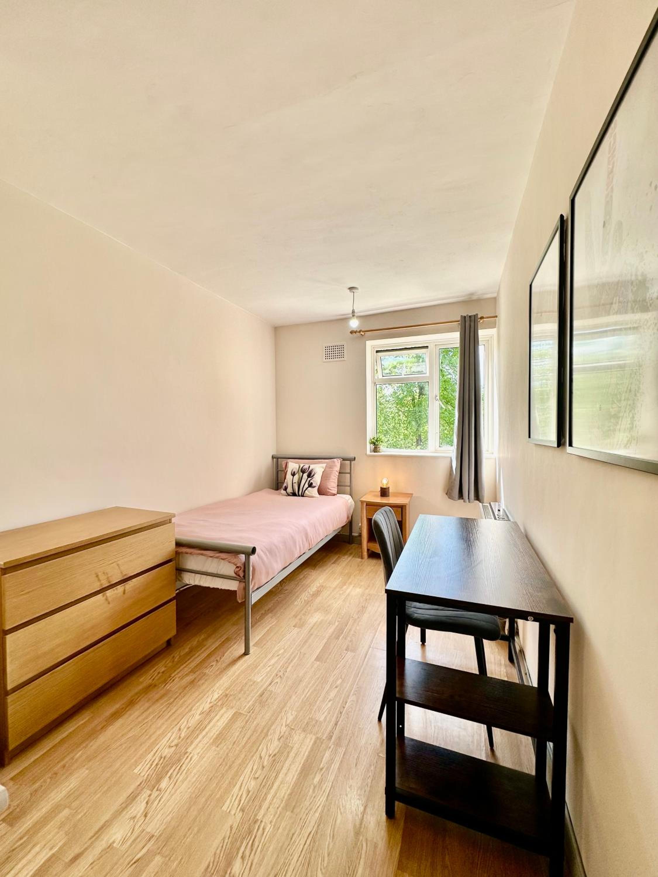 Lovely 4 bed flat in Kingston Town