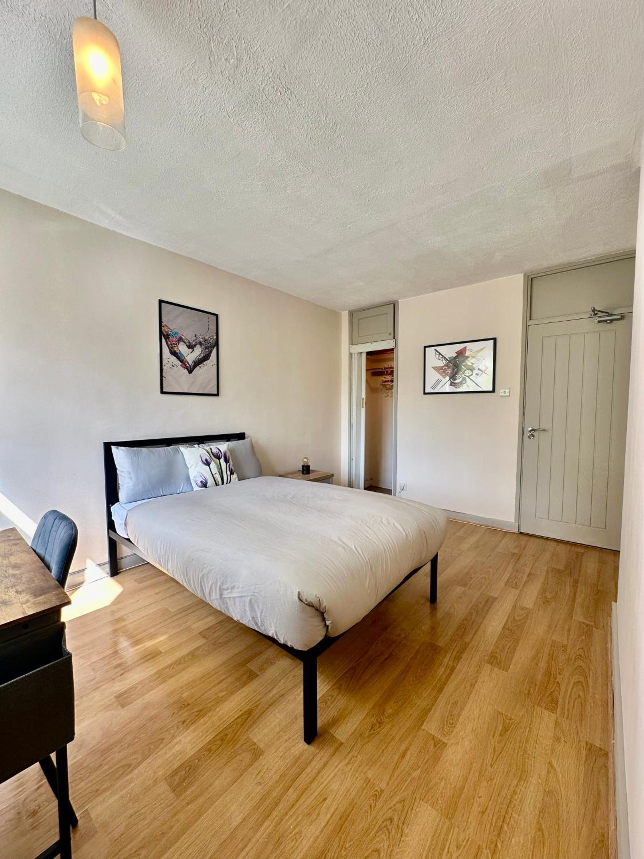 Lovely 4 bed flat in Kingston Town