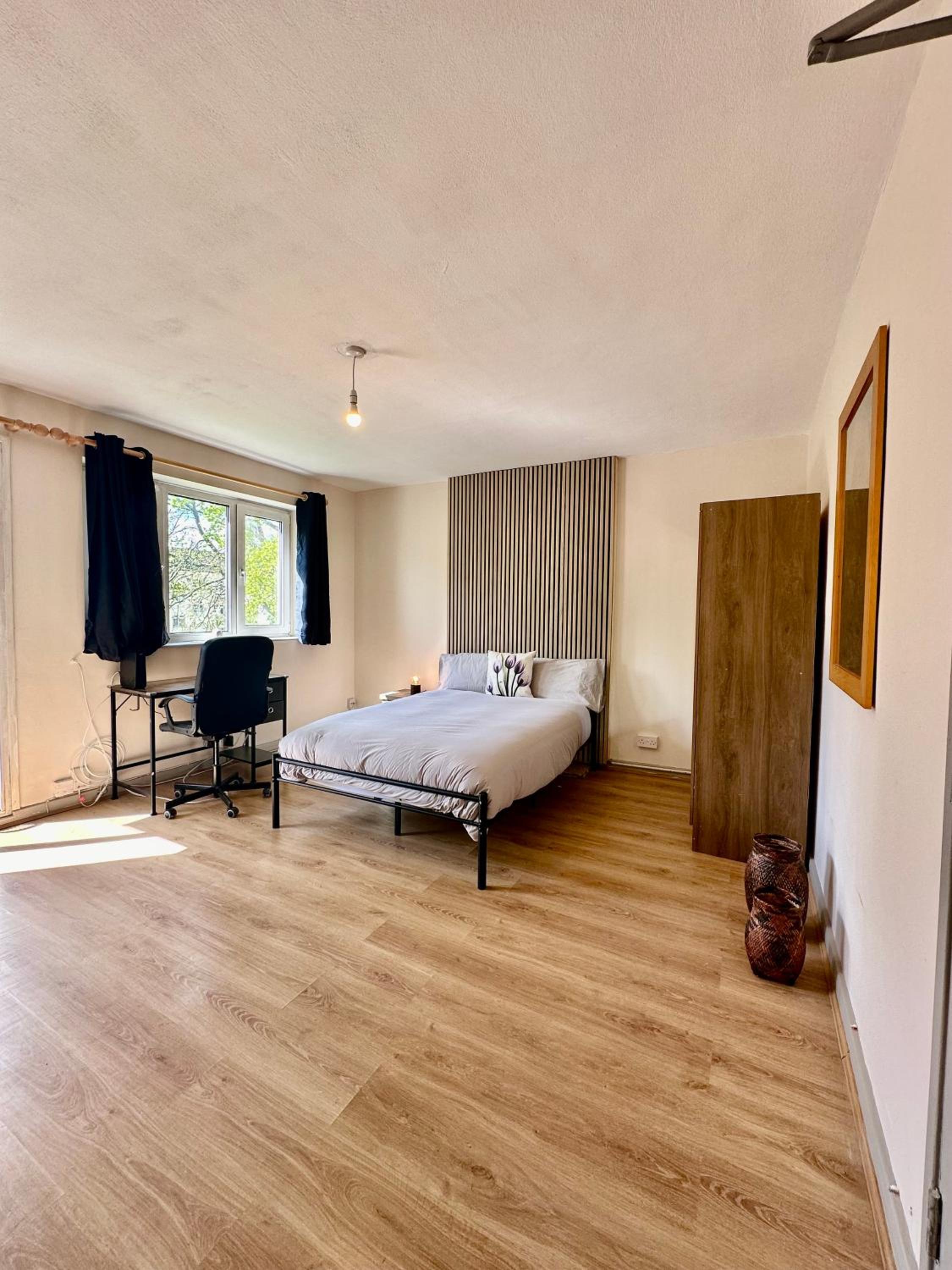 Lovely 4 bed flat in Kingston Town