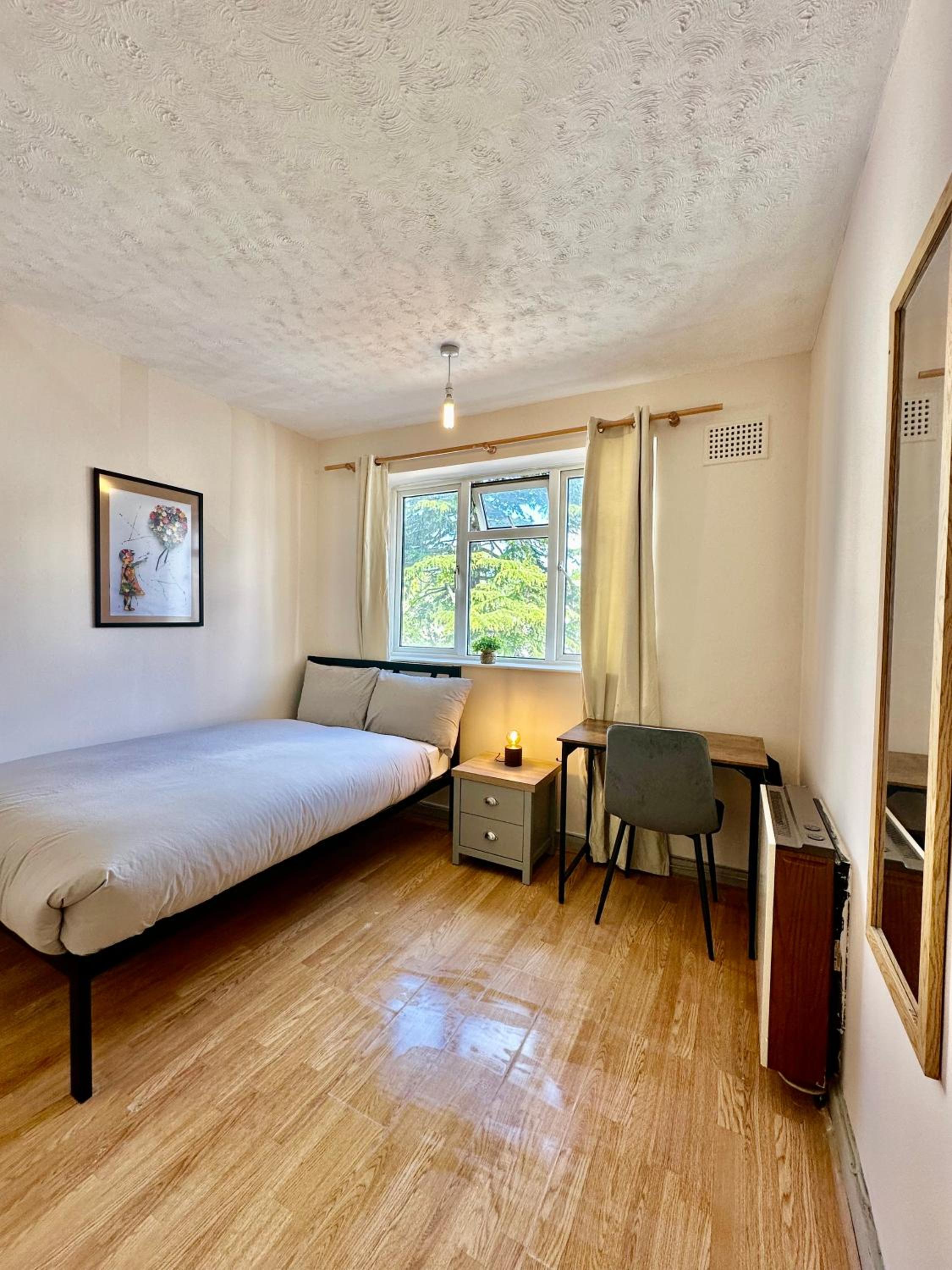 Lovely 4 bed flat in Kingston Town