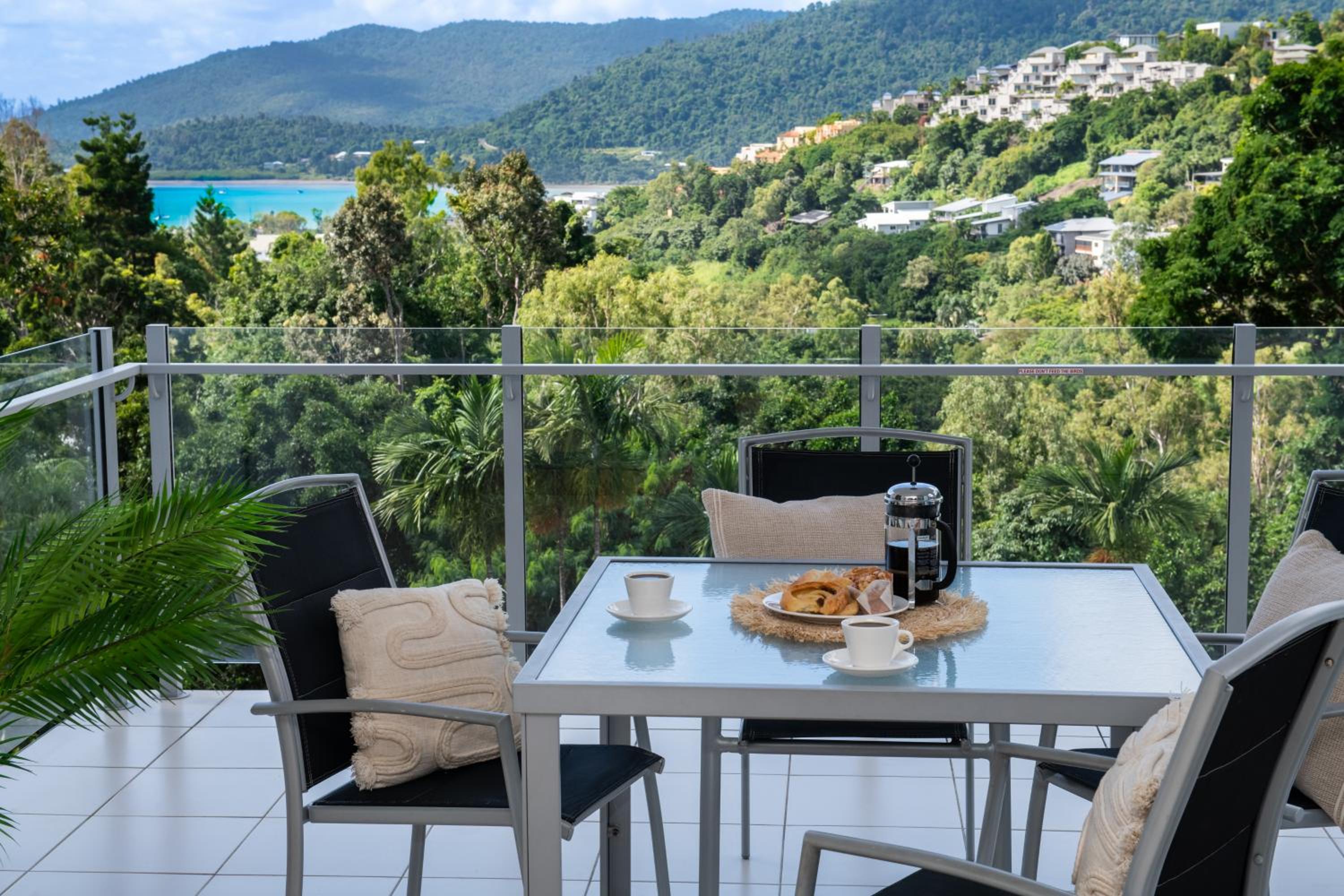 Hotel Sea-La-vie Whitsunday Ocean views & Pool views - Image 1