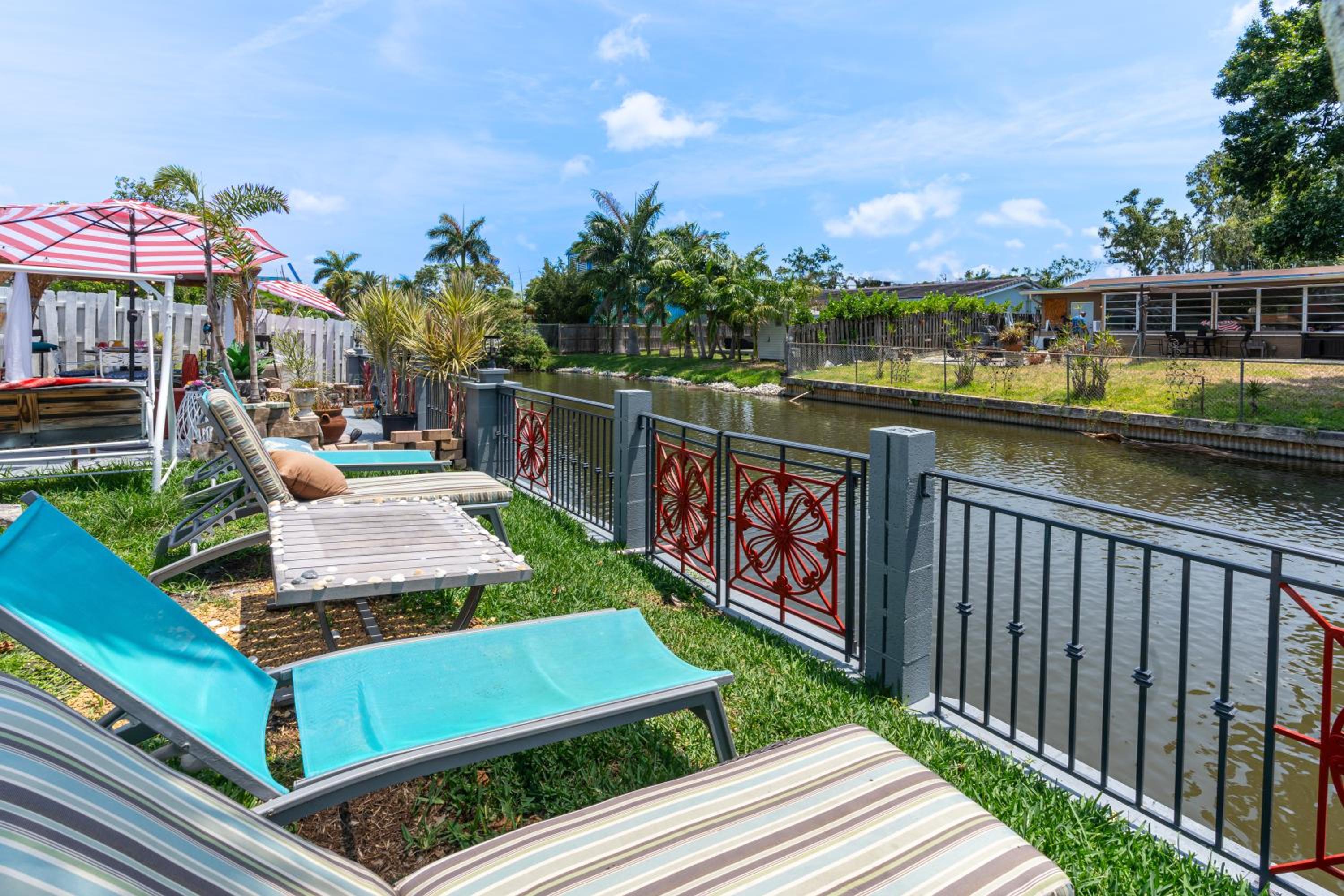 Waterfront Pool Paradise Luxe Home, Modern, Near Best Beachs Shopping,Hard Rock Casino Fun - Image 3