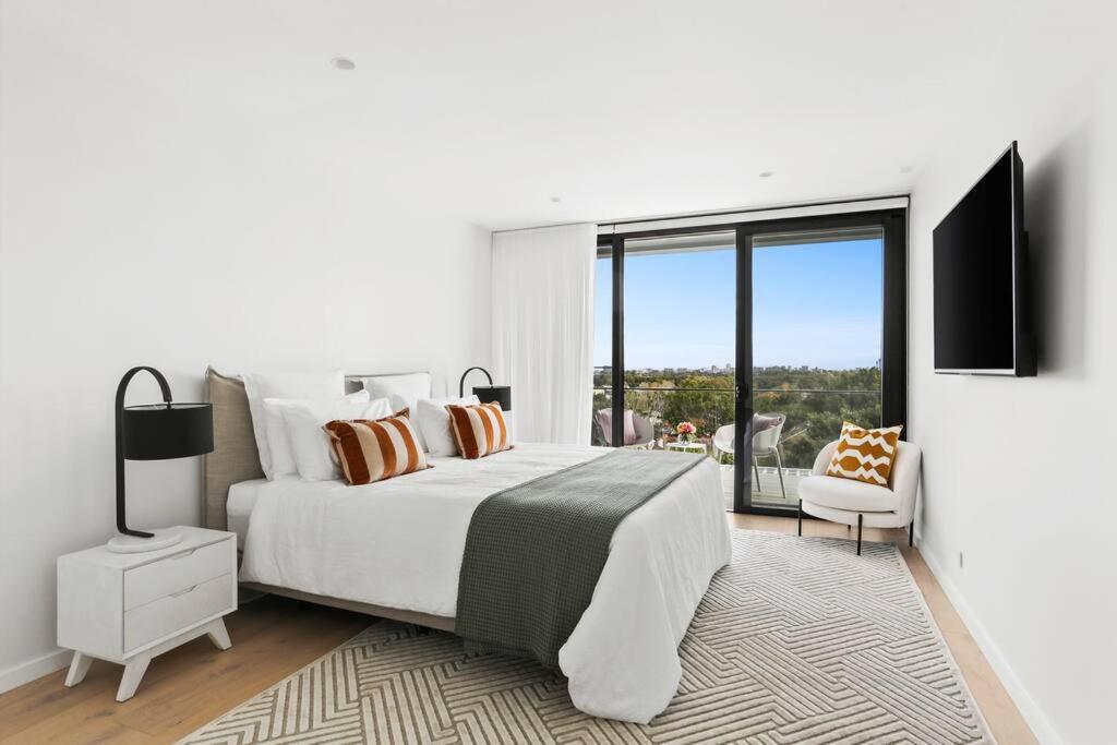 Luxury NEW 5BDRM Oasis with Heated Pool