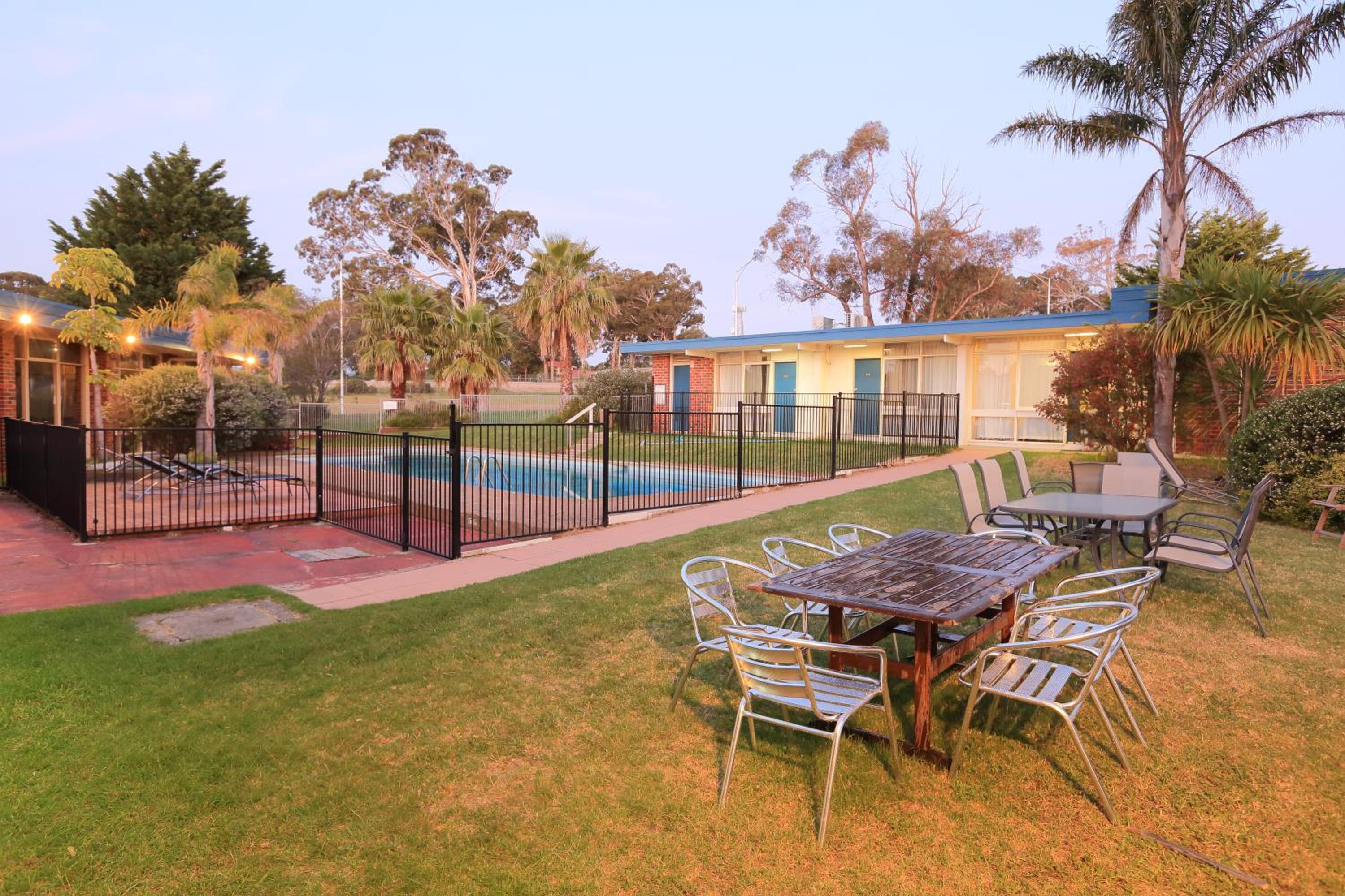 Ocean Views Motel Lakes Entrance view 4
