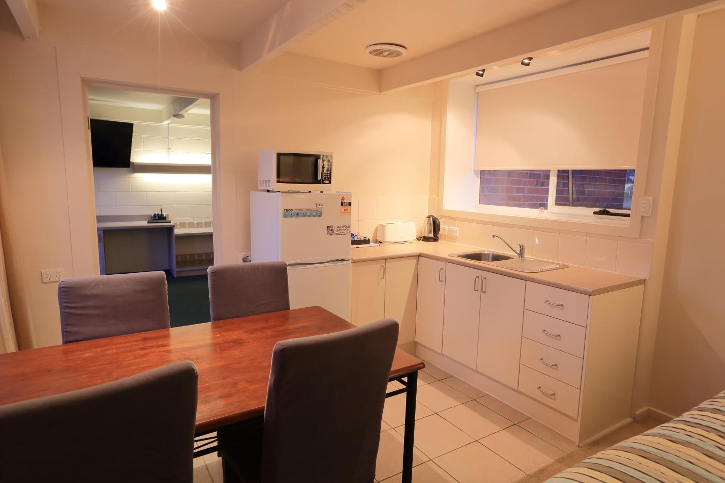 Ocean Views Motel Lakes Entrance view 2