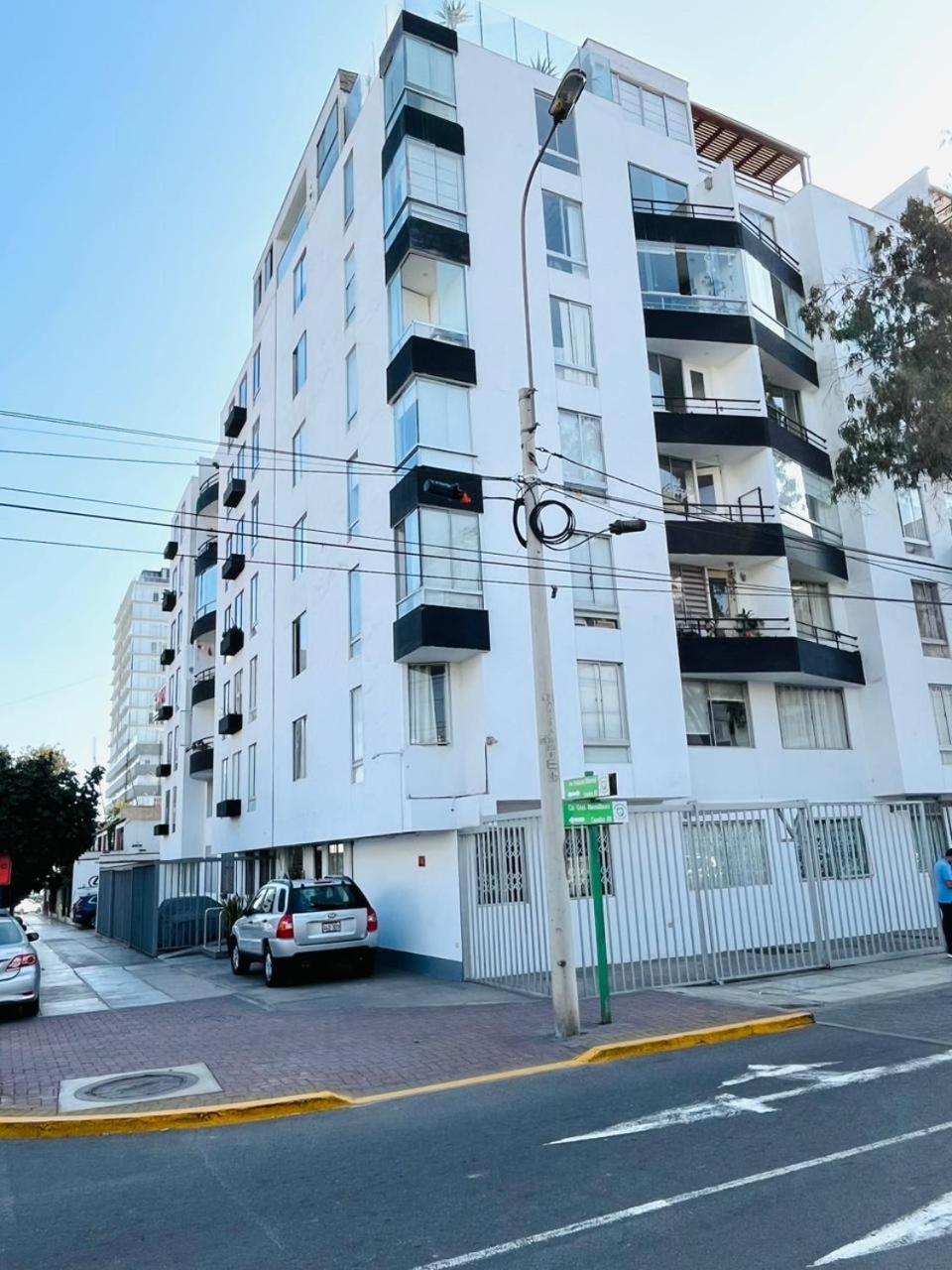 Elegante apartamento en esquina peruana en Miraflores