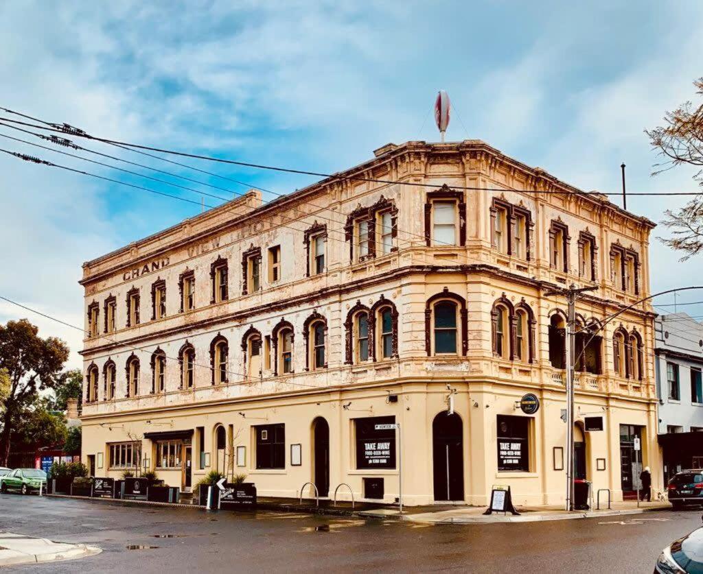 VAQUAY El Karnak In Brunswick West