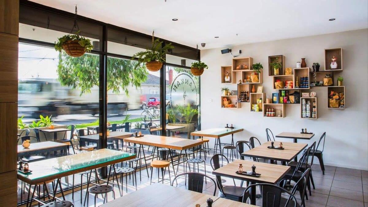 VAQUAY El Karnak In Brunswick West