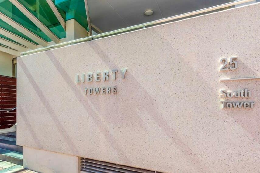 Hotel Glenelg Oasis, Pool, Gym, Spa & Sauna, Free Parking, City Views