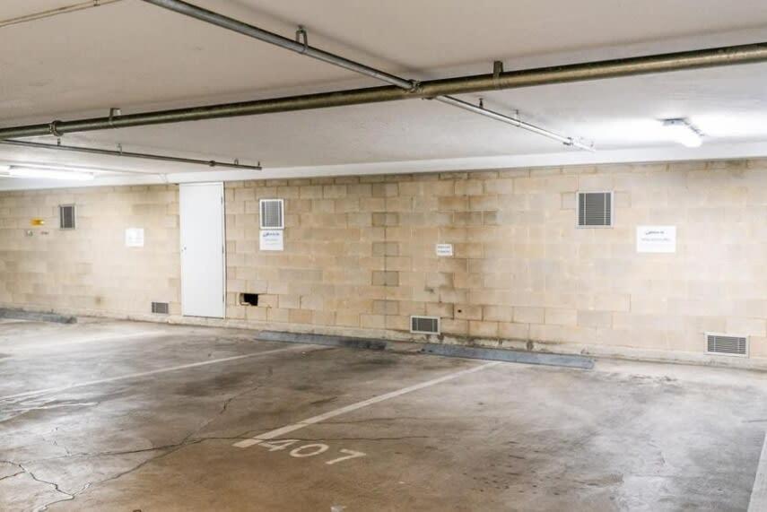 Glenelg Oasis, Pool, Gym, Spa & Sauna, Free Parking, City Views