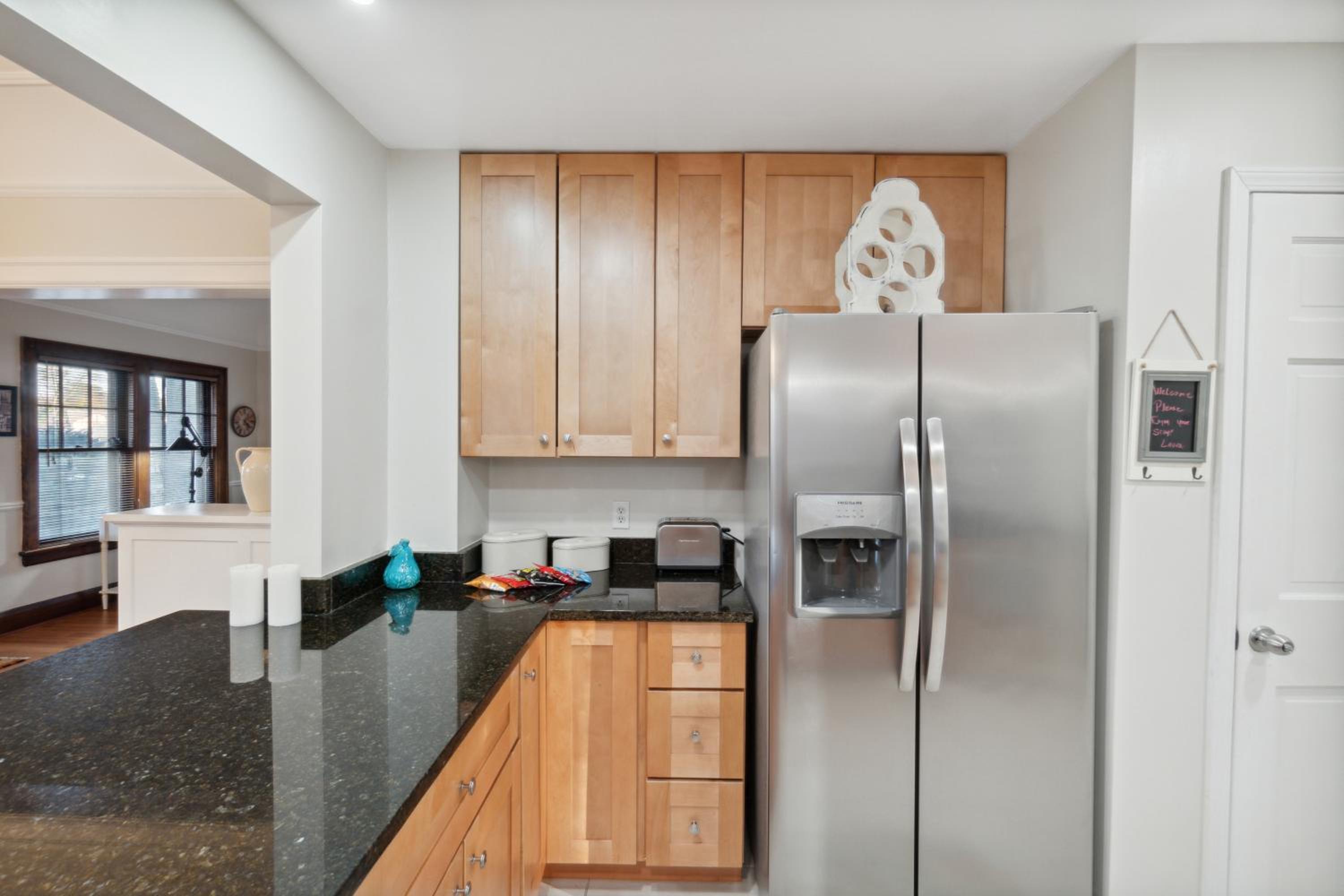 Exclusive Ottawa Hills Private Home, Garage, WD, Gourmet Equipped kitchen, Netflix view 4