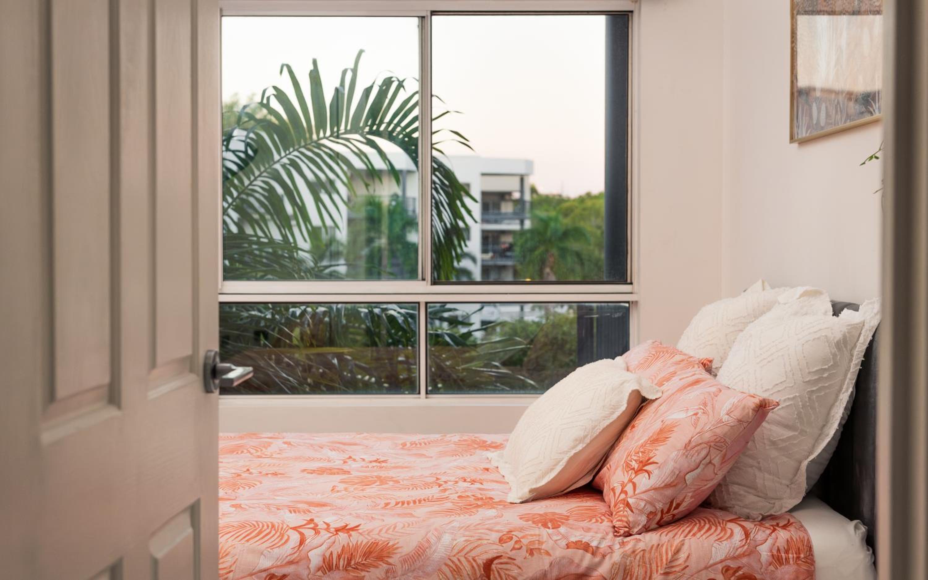 Tropical Bliss in Woolner
