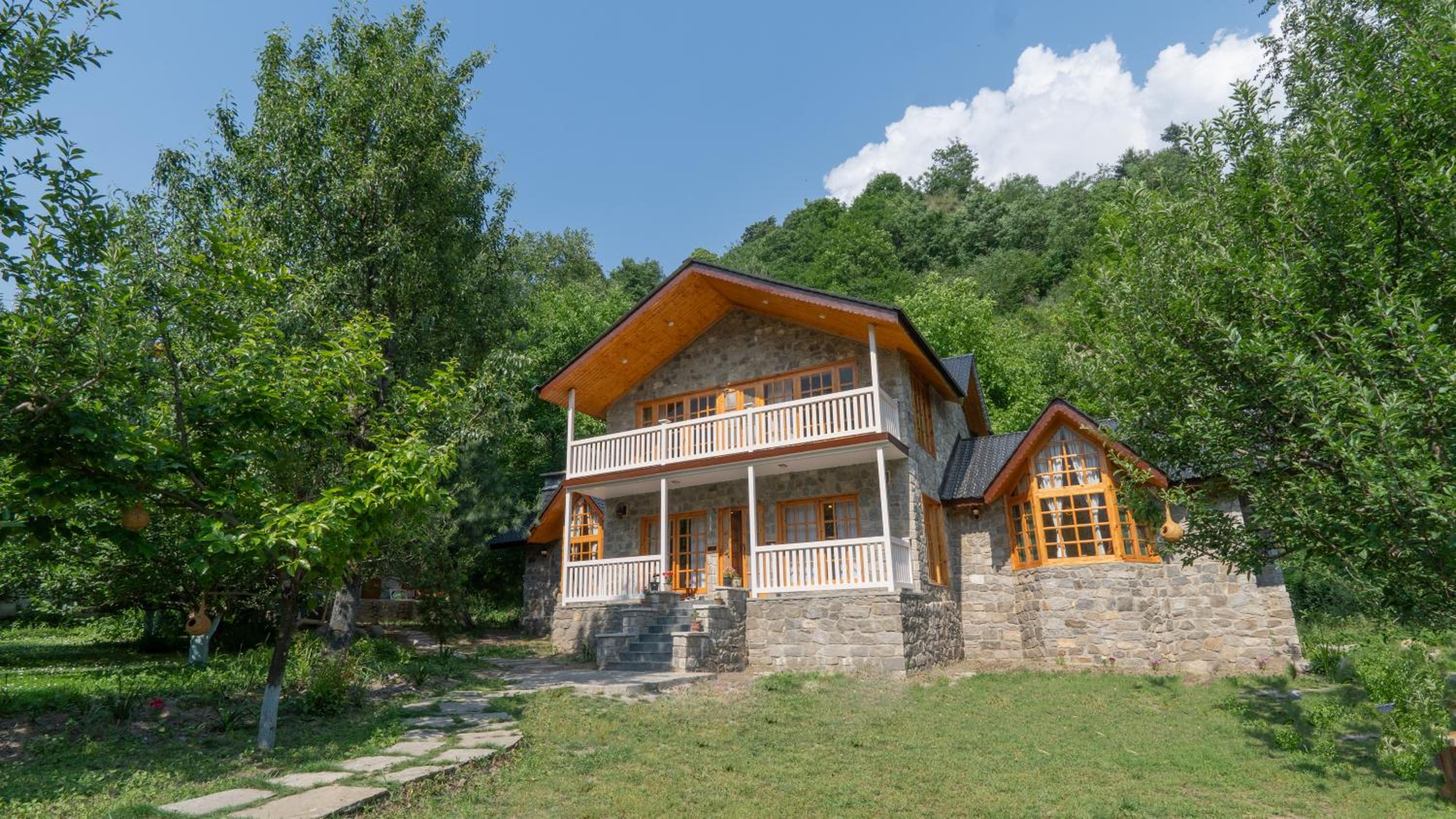 Somvan Chalet By Mick-Hans