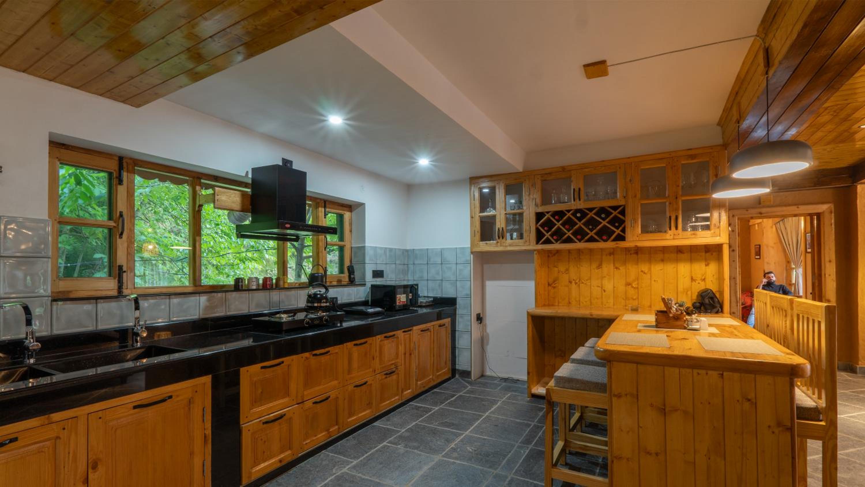 Somvan Chalet By Mick-Hans