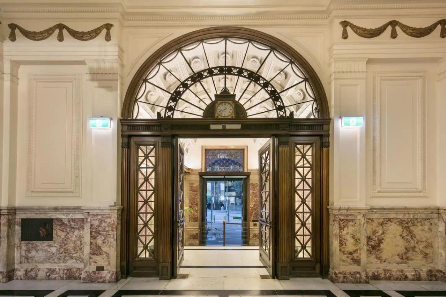 VAQUAY Fifth Avenue In Melbourne CBD