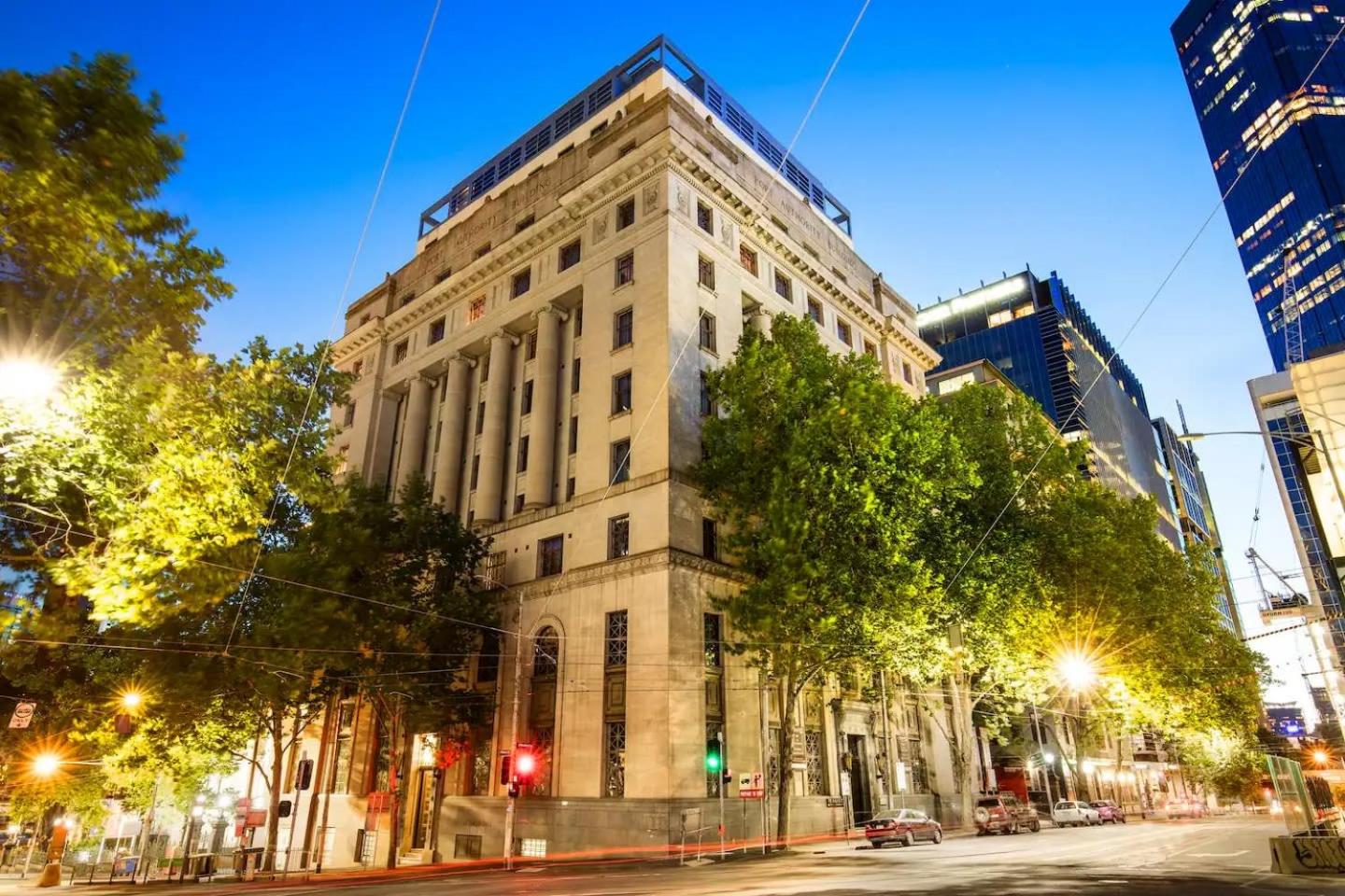 VAQUAY Fifth Avenue In Melbourne CBD