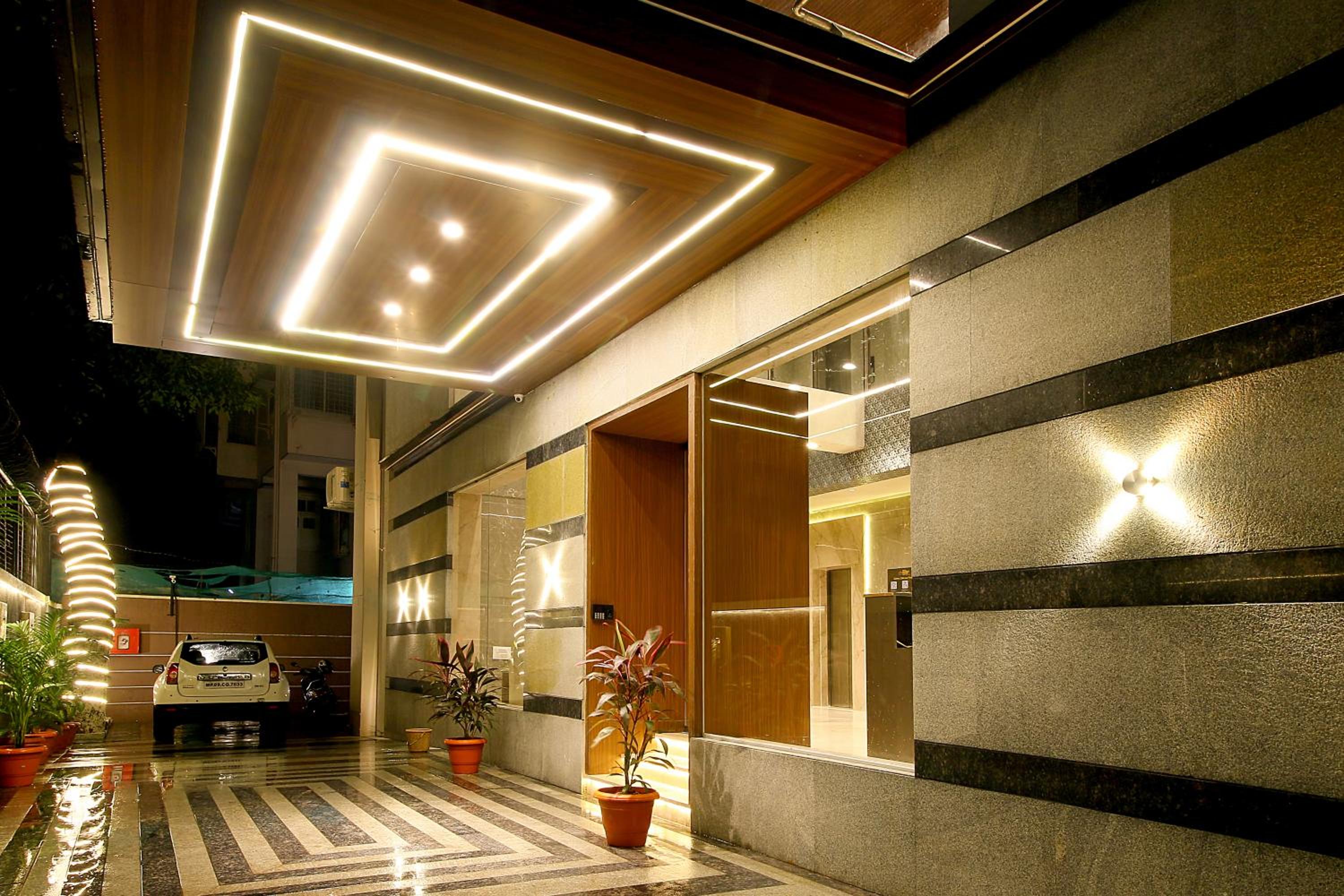 Mumbai House Luxury Apartments, Santacruz East