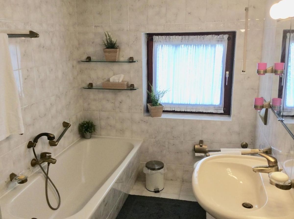 Haus mit Seeblick - Terrassen - großzügig auf 2 Ebenen - freistehend 1.000 qm