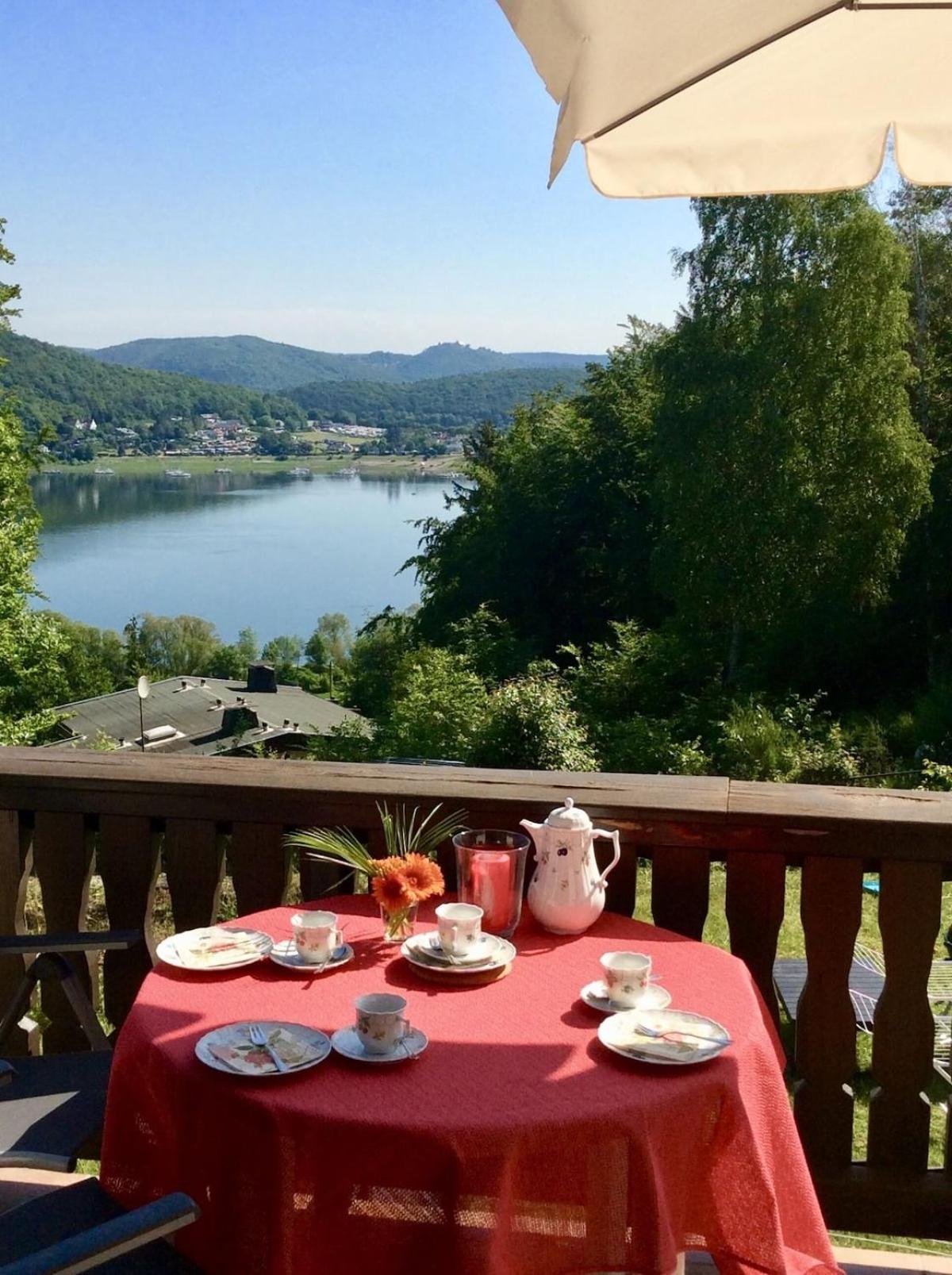 Haus mit Seeblick - Terrassen - großzügig auf 2 Ebenen - freistehend 1.000 qm