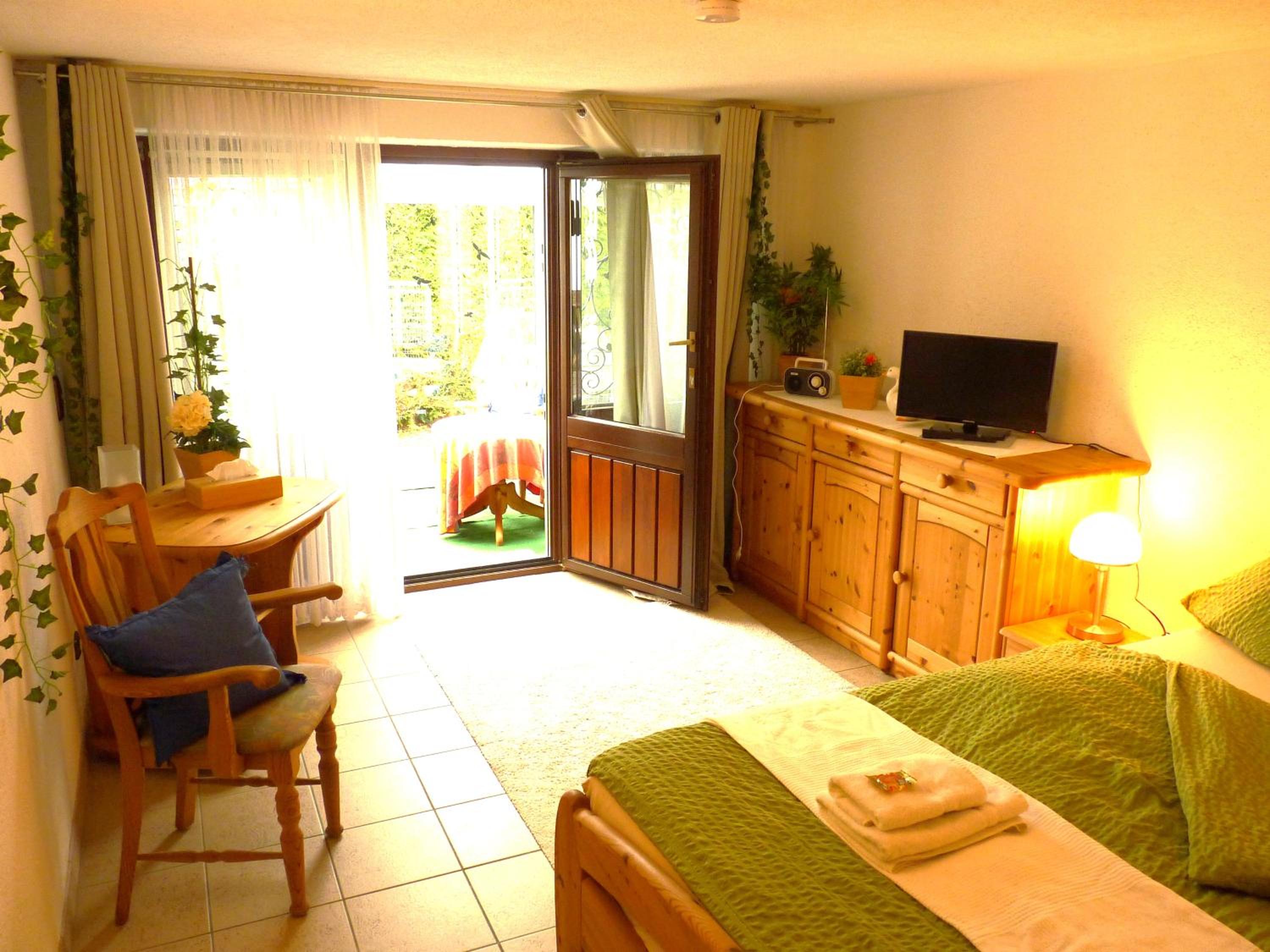 Haus mit Seeblick - Terrassen - großzügig auf 2 Ebenen - freistehend 1.000 qm