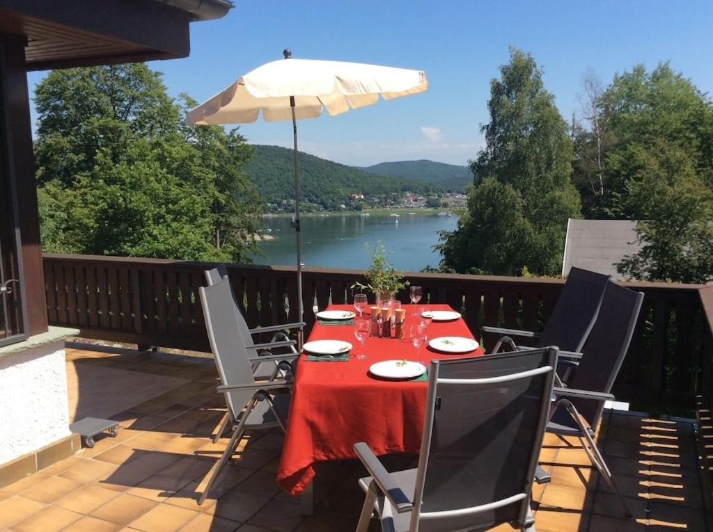 Haus mit Seeblick - Terrassen - großzügig auf 2 Ebenen - freistehend 1.000 qm