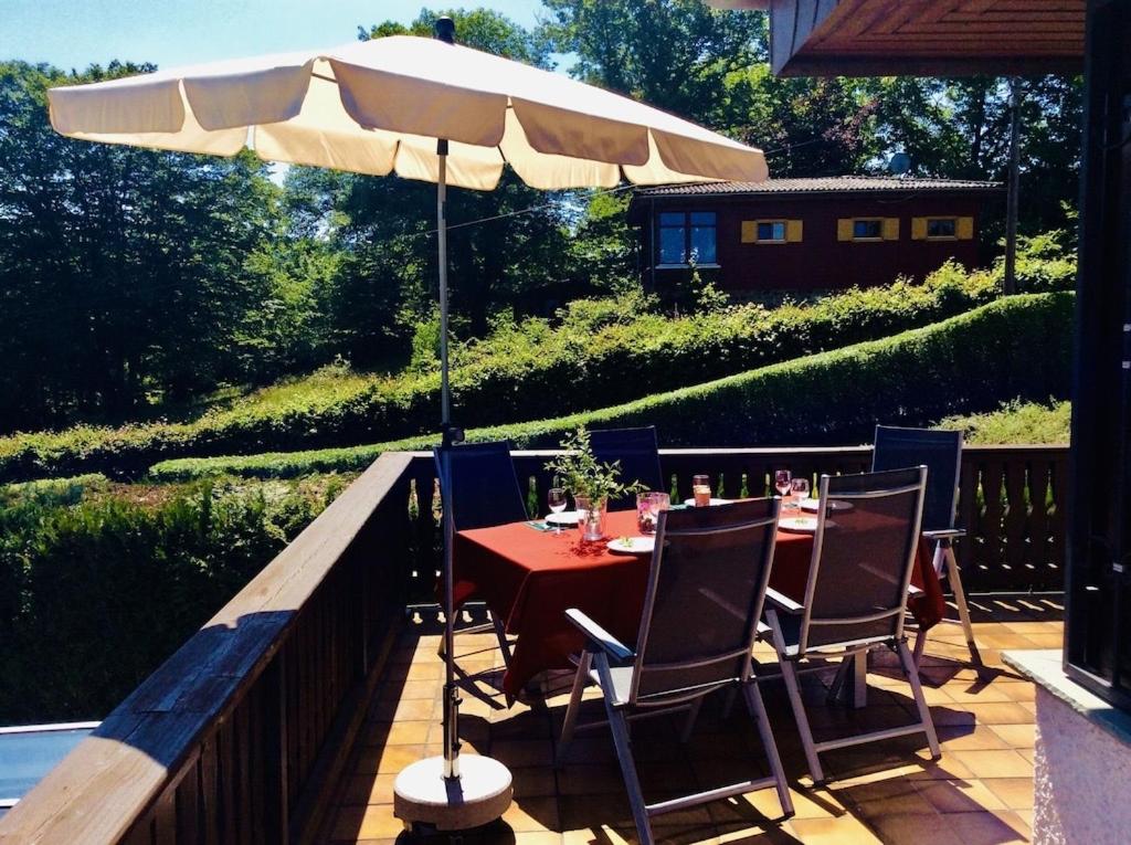 Haus mit Seeblick - Terrassen - großzügig auf 2 Ebenen - freistehend 1.000 qm