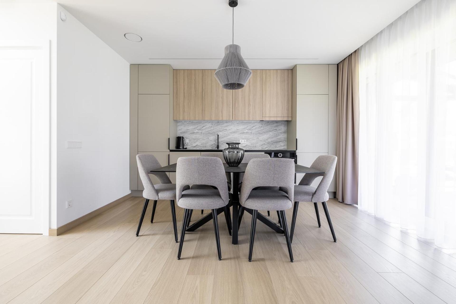 ᴄᴏʜᴏsᴛ I New 3BD House With Terrace view 2