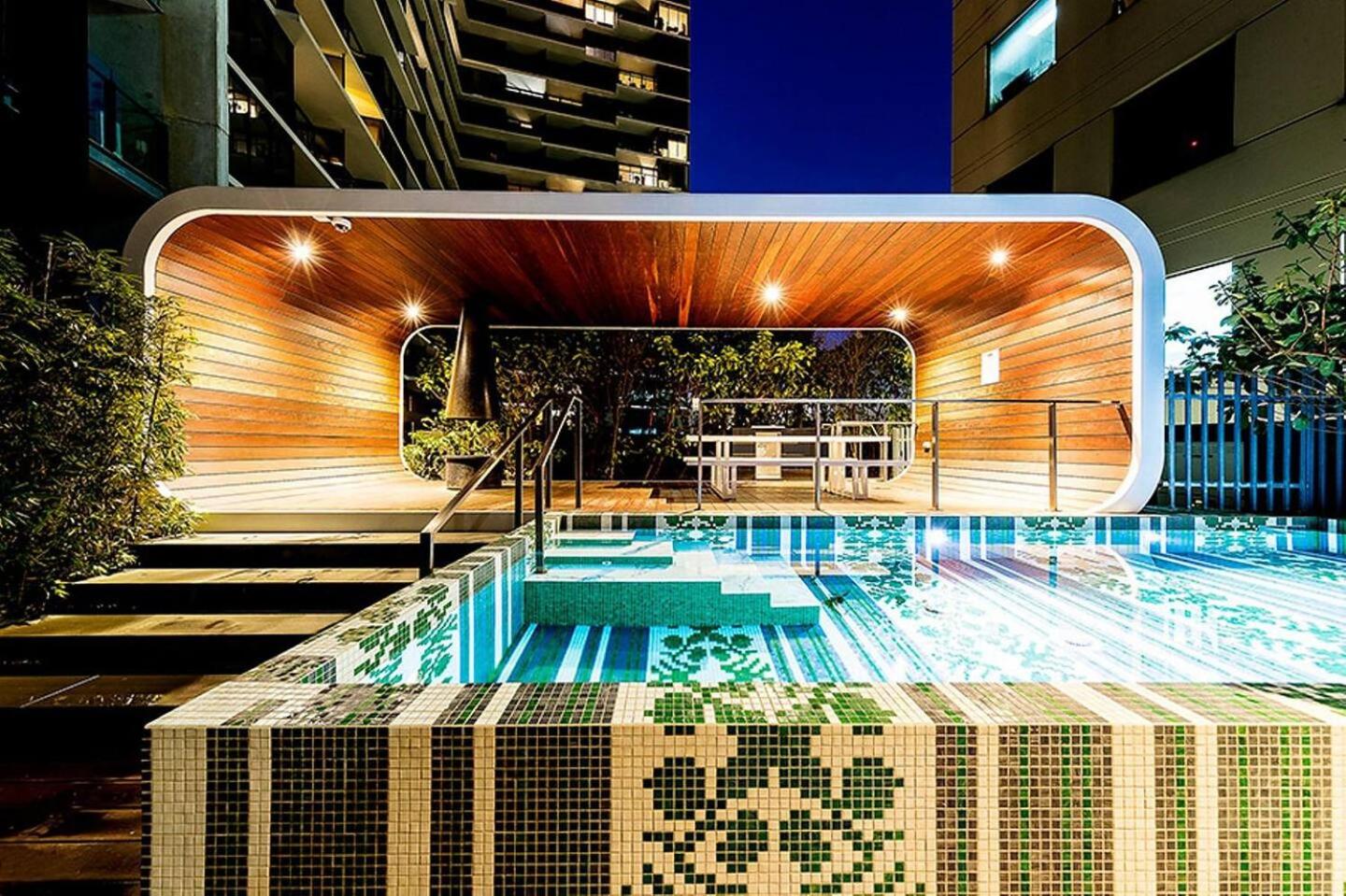 VAQUAY Imperial In Southbank