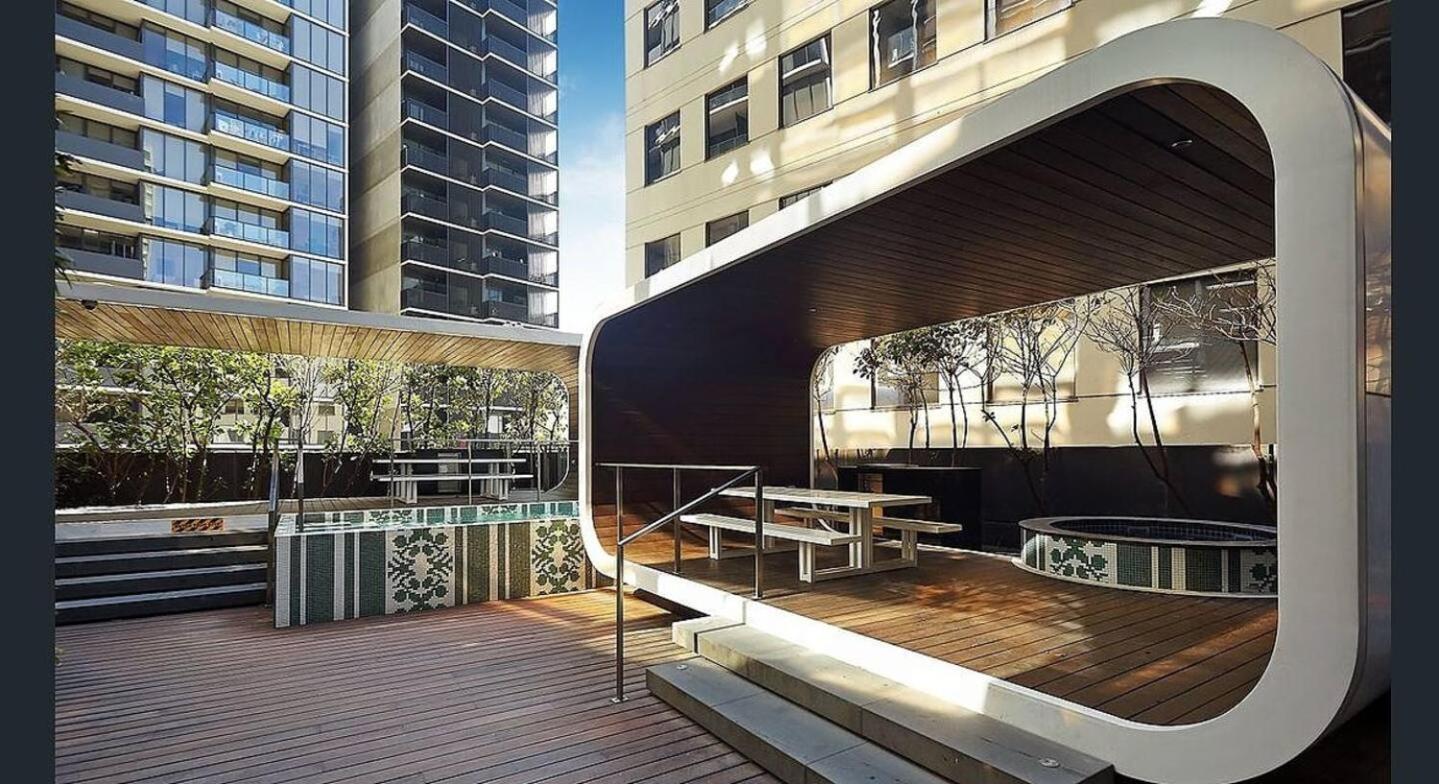 VAQUAY Imperial In Southbank