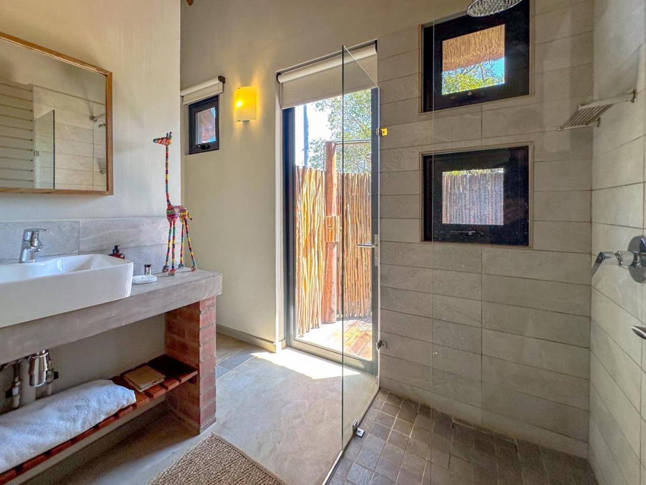 Serengeti Lodge Mabalingwe view 2