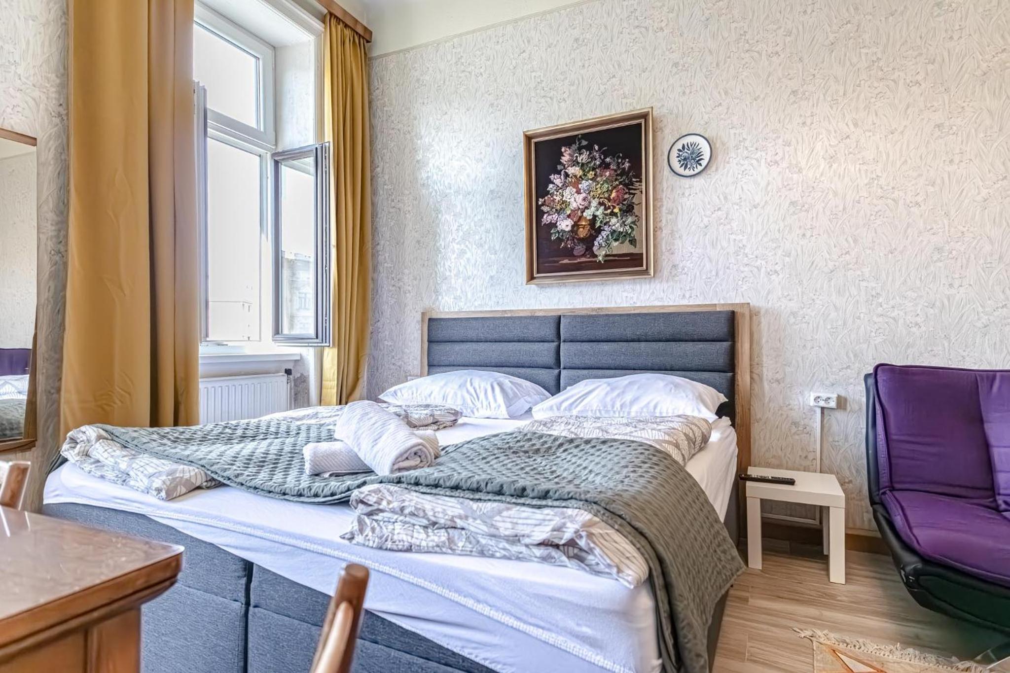 Stylish 2BR Apartment Garden & Contemporary Amenitie