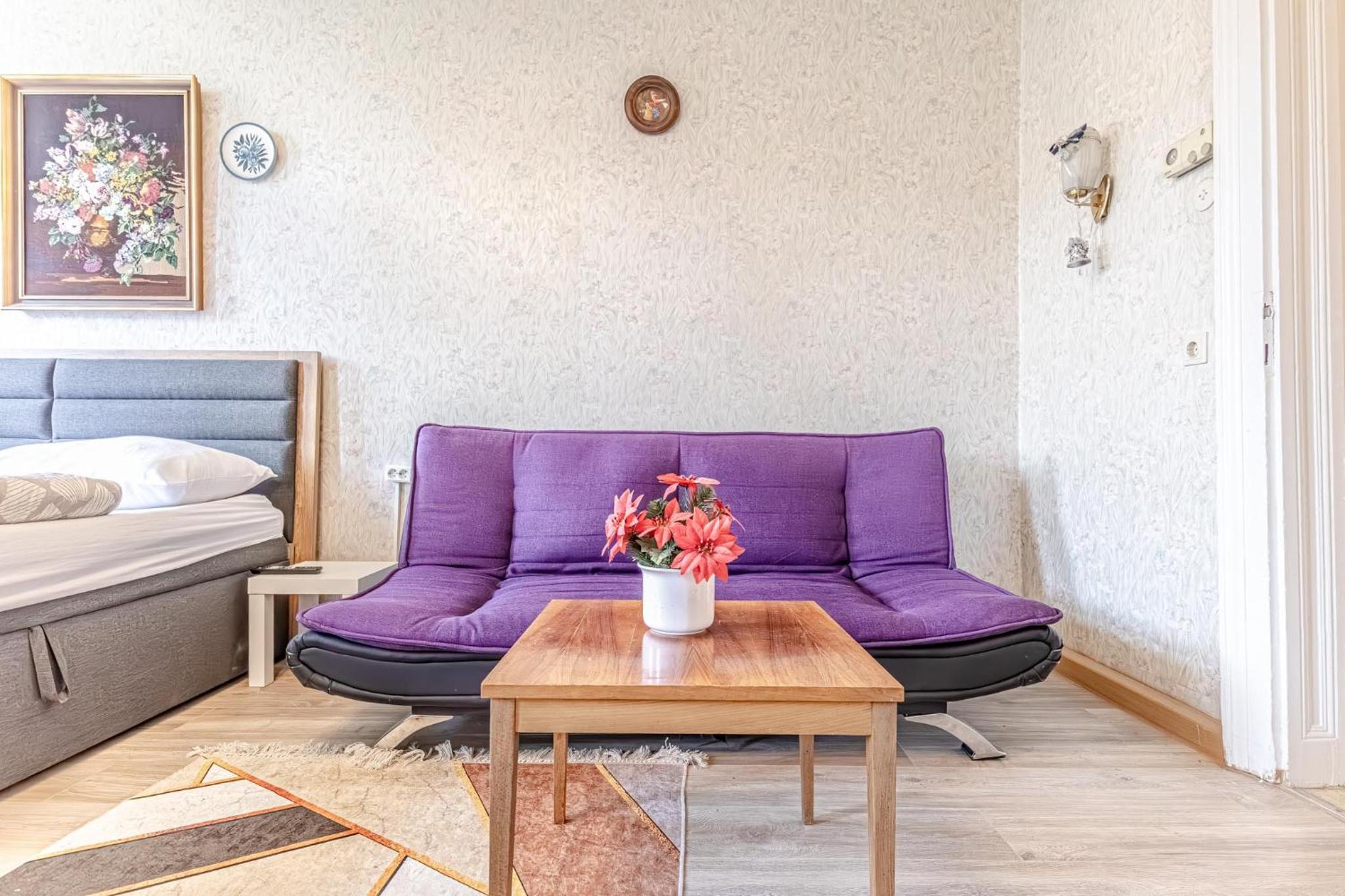 Stylish 2BR Apartment Garden & Contemporary Amenitie