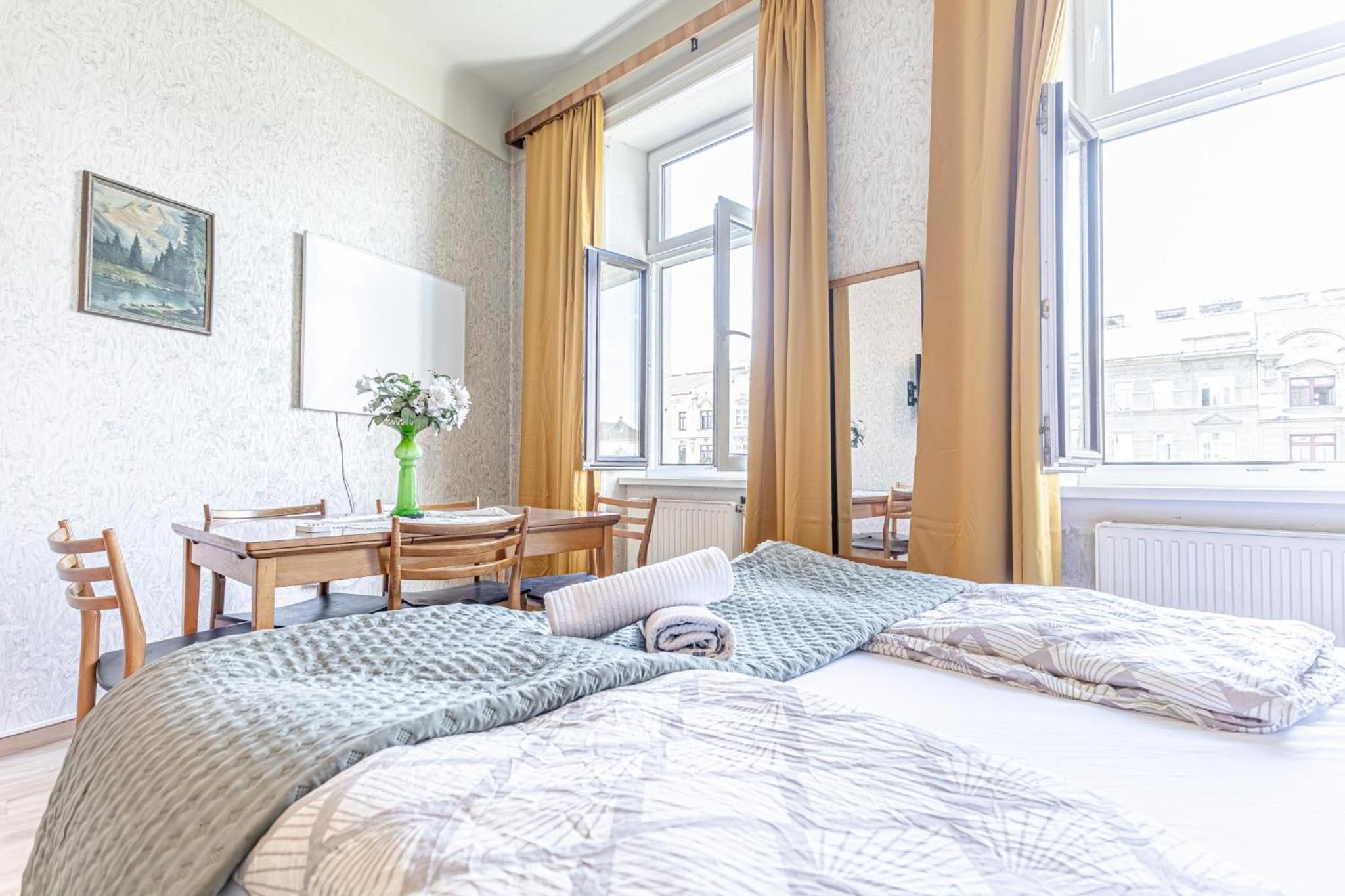 Stylish 2BR Apartment Garden & Contemporary Amenitie
