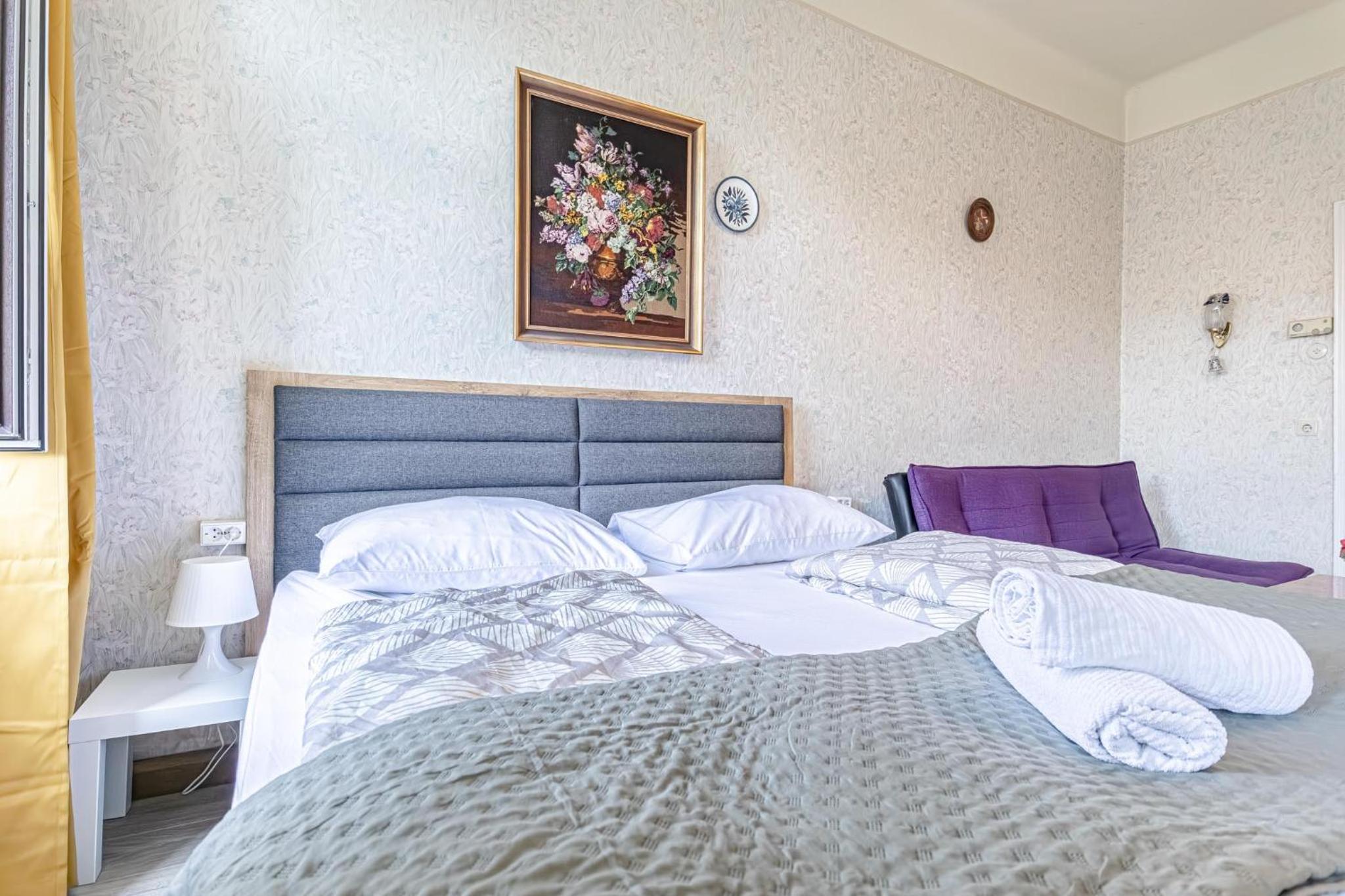 Stylish 2BR Apartment Garden & Contemporary Amenitie