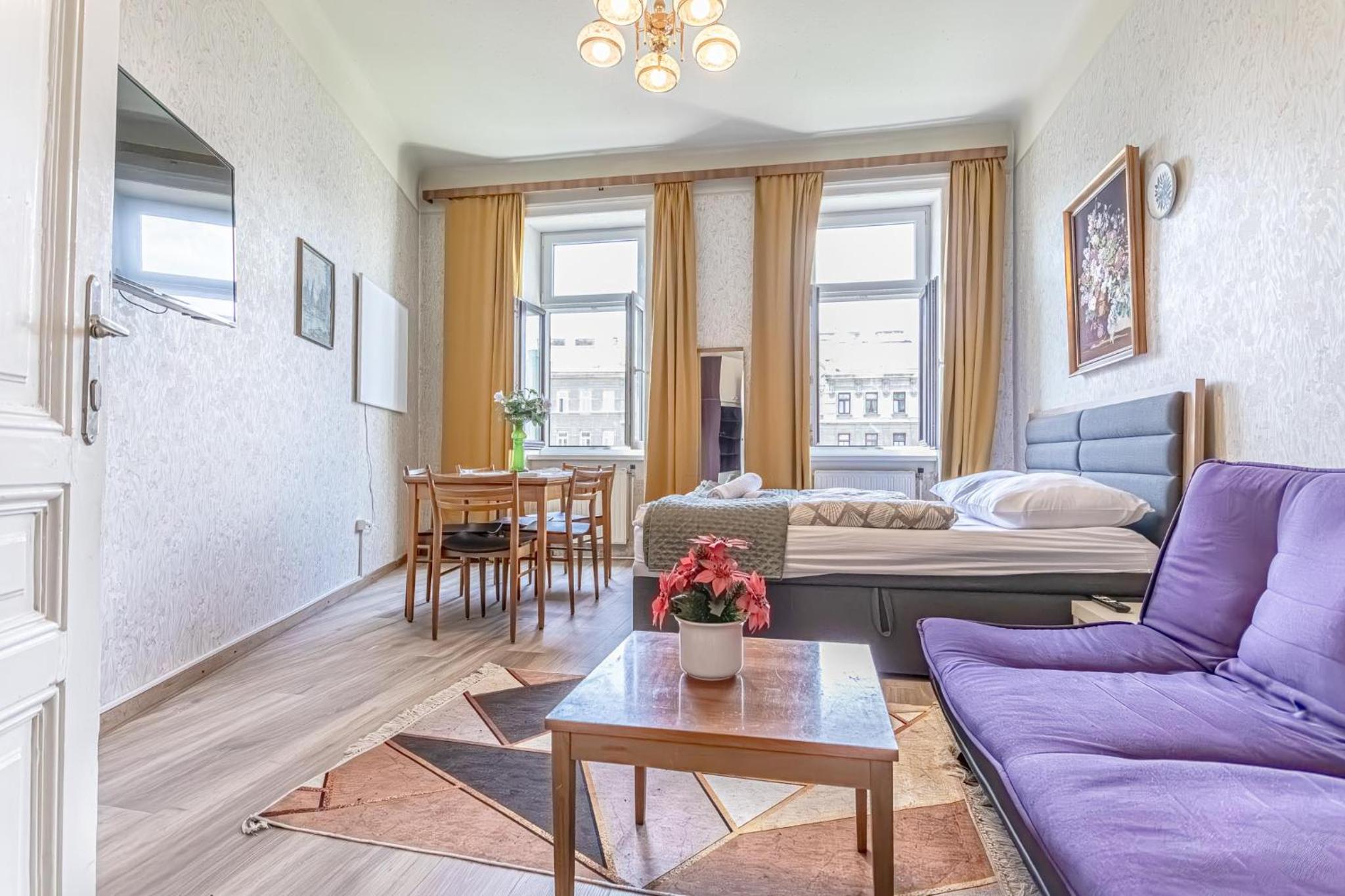 Stylish 2BR Apartment Garden & Contemporary Amenitie