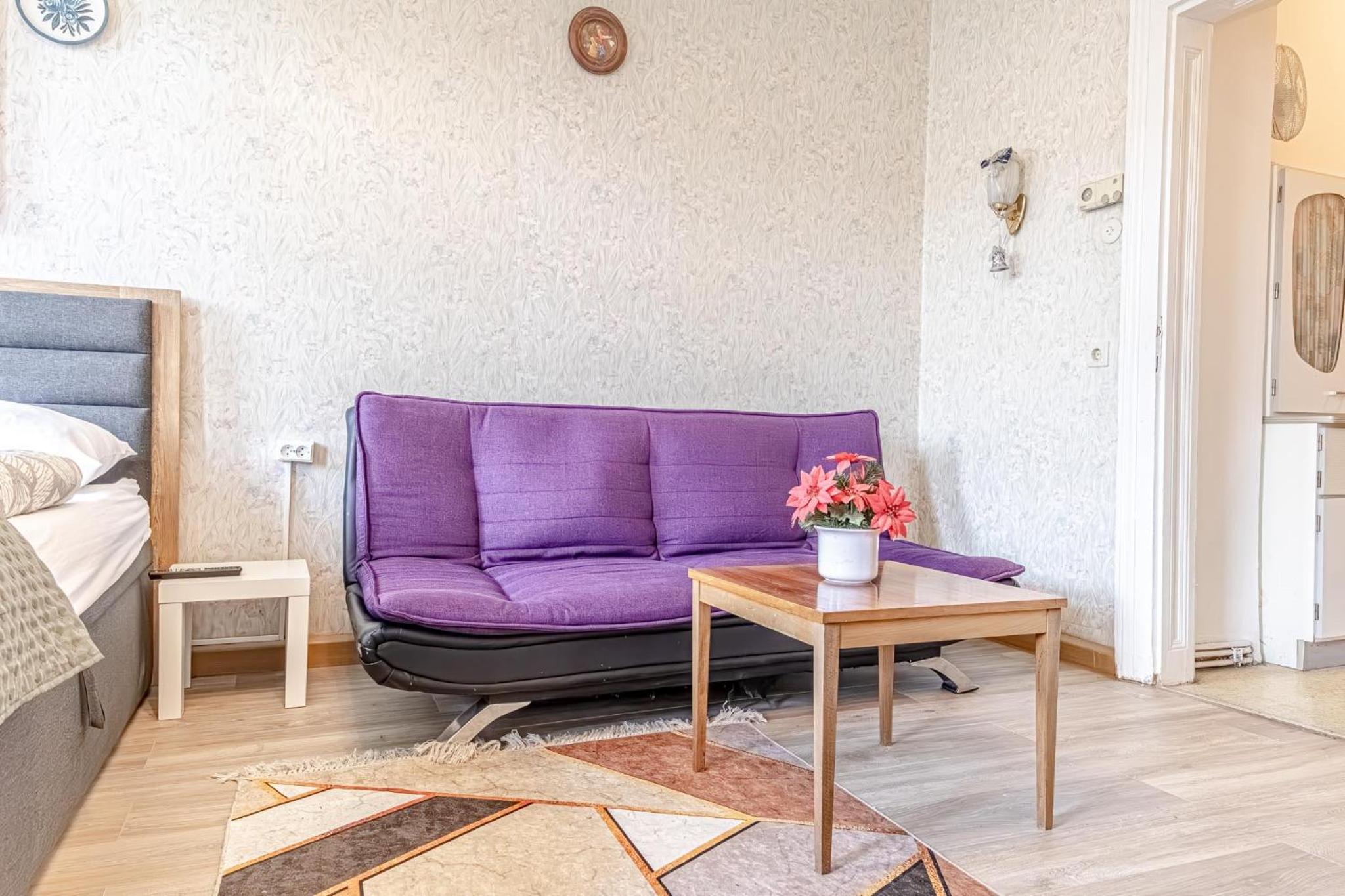 Stylish 2BR Apartment Garden & Contemporary Amenitie