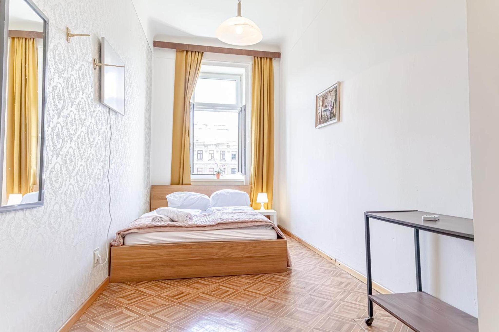 Stylish 2BR Apartment Garden & Contemporary Amenitie