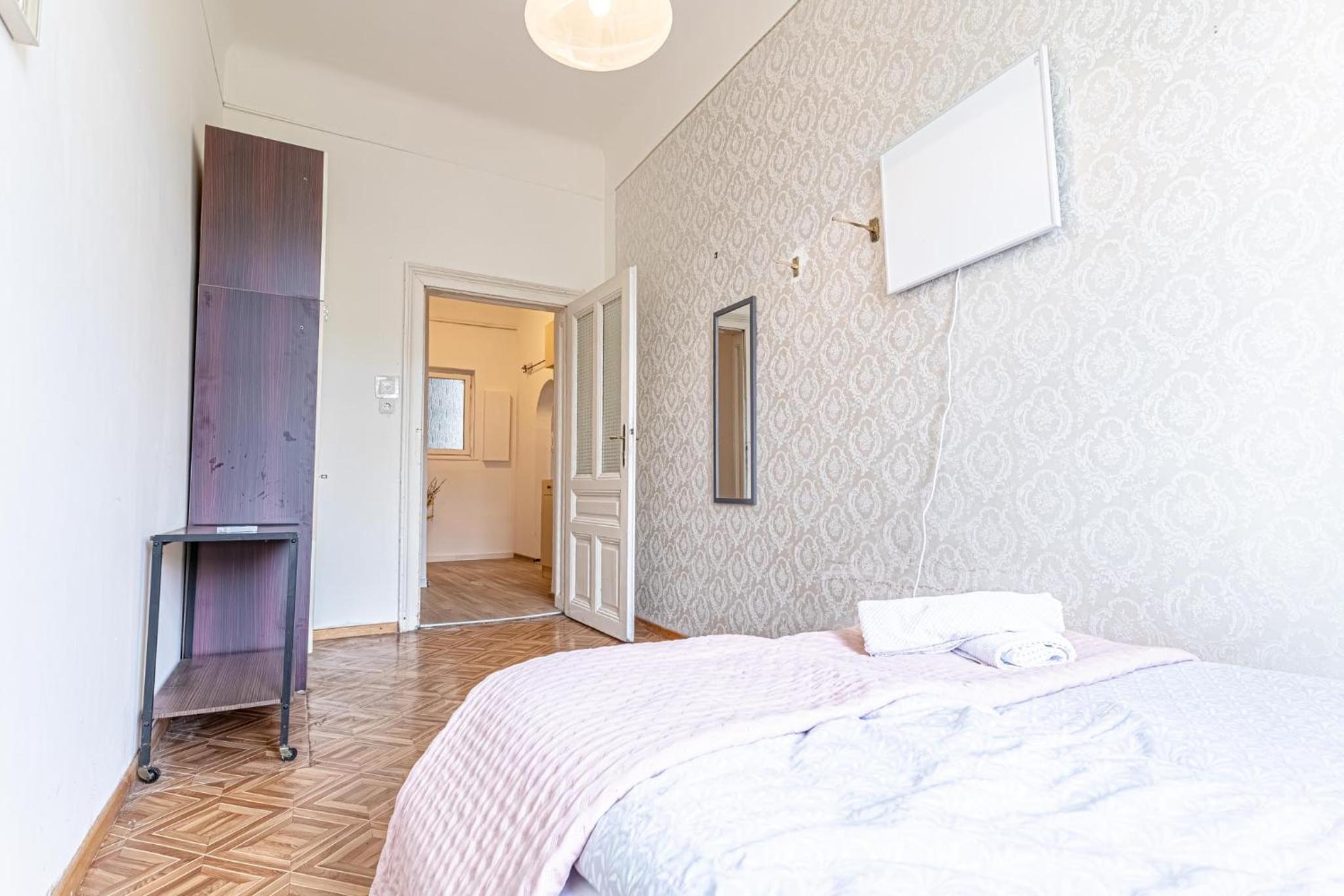 Stylish 2BR Apartment Garden & Contemporary Amenitie
